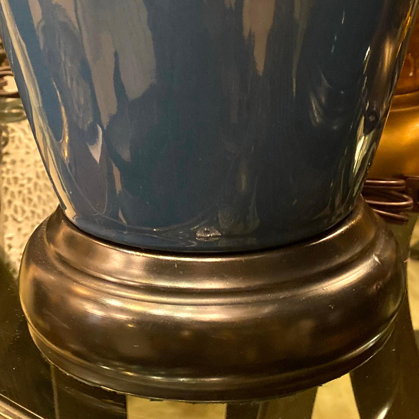 Paire de lampes françaises en porcelaine bleue Bon état - En vente à New York, NY
