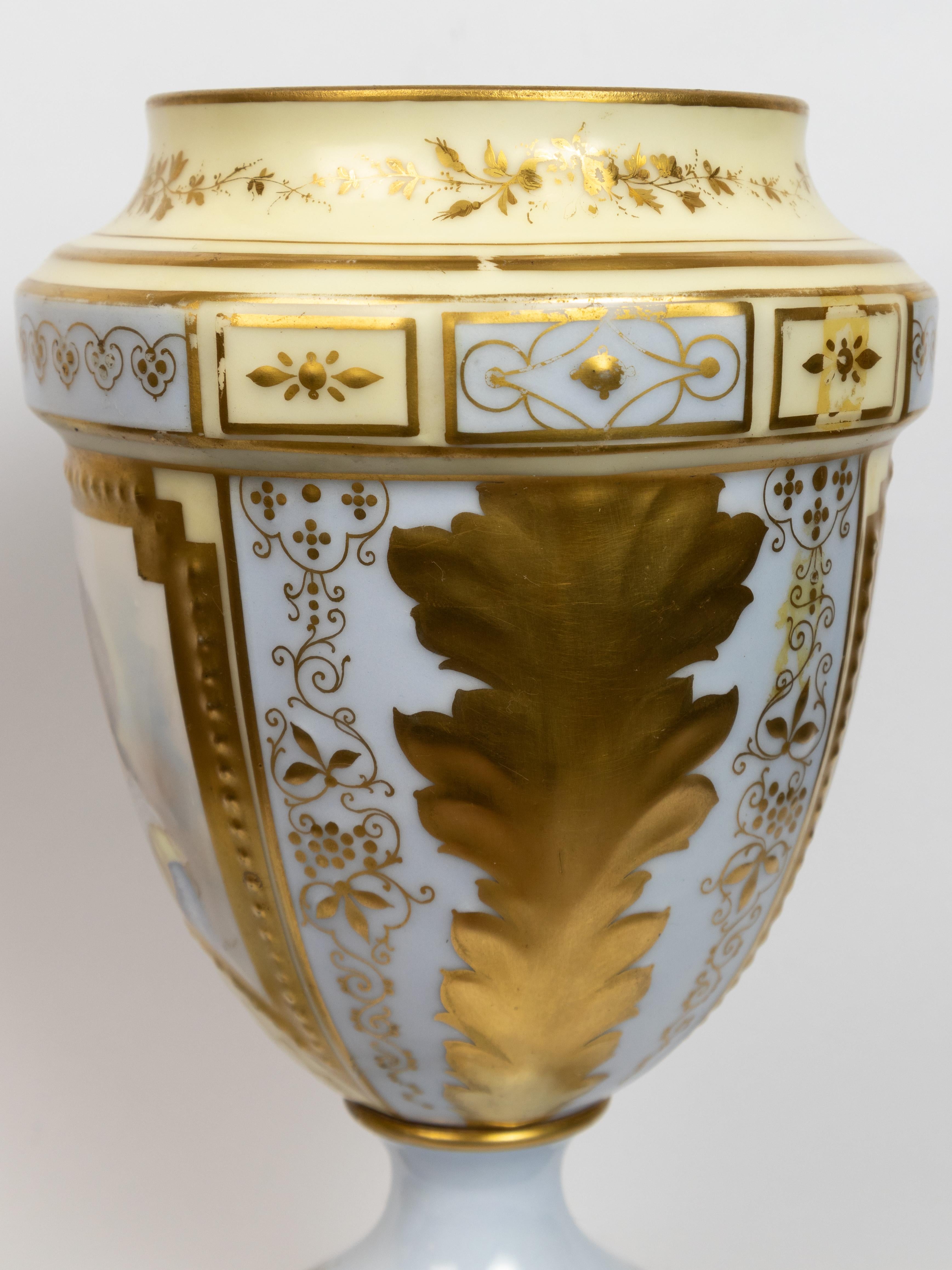 Coppia di anfore francesi blu di Sèvres di Château des Tuileries, XIX secolo in vendita 3