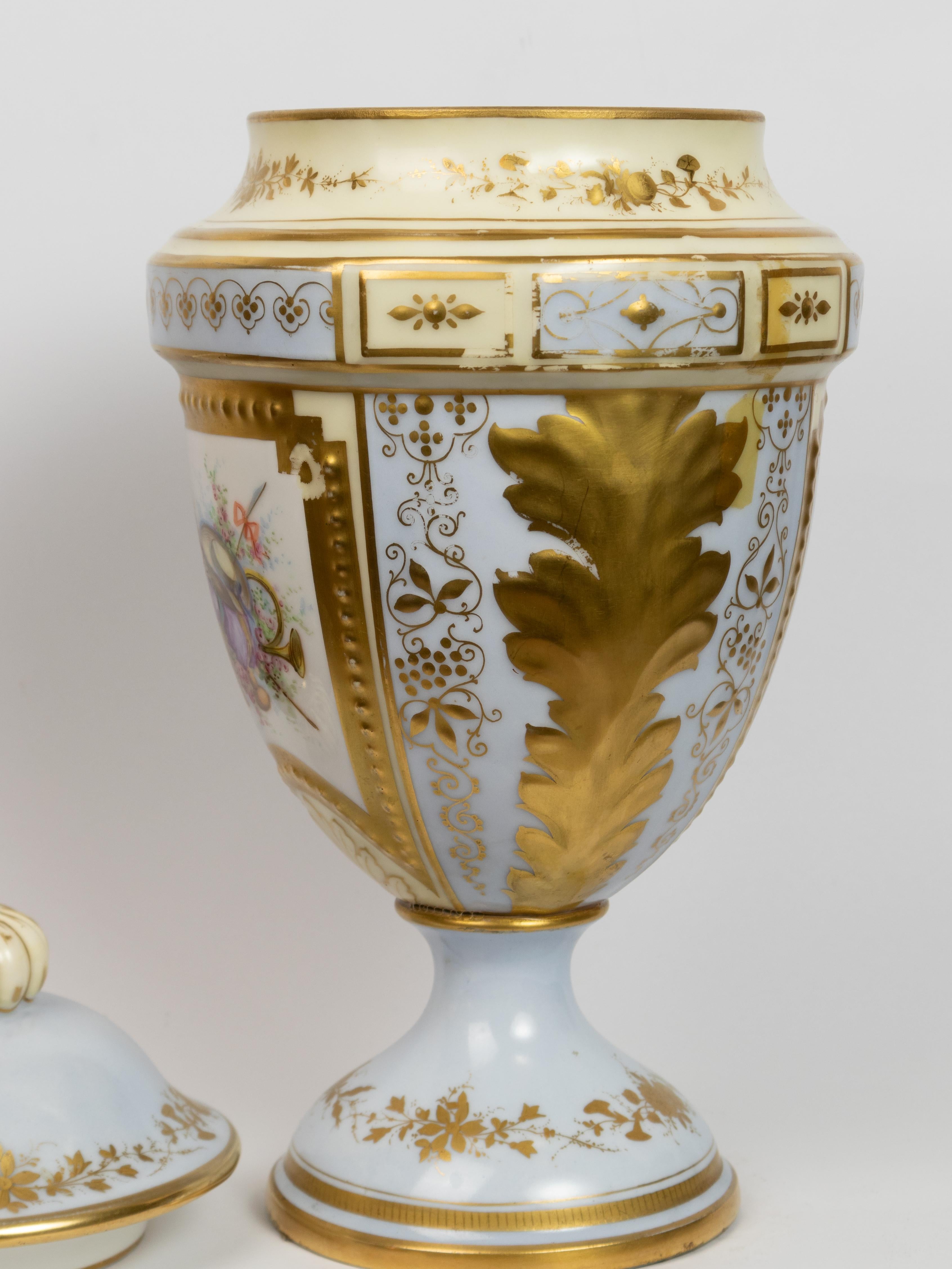Pair Of French Blue Sèvres Amphore By Château des Tuileries, 19th Century im Angebot 4