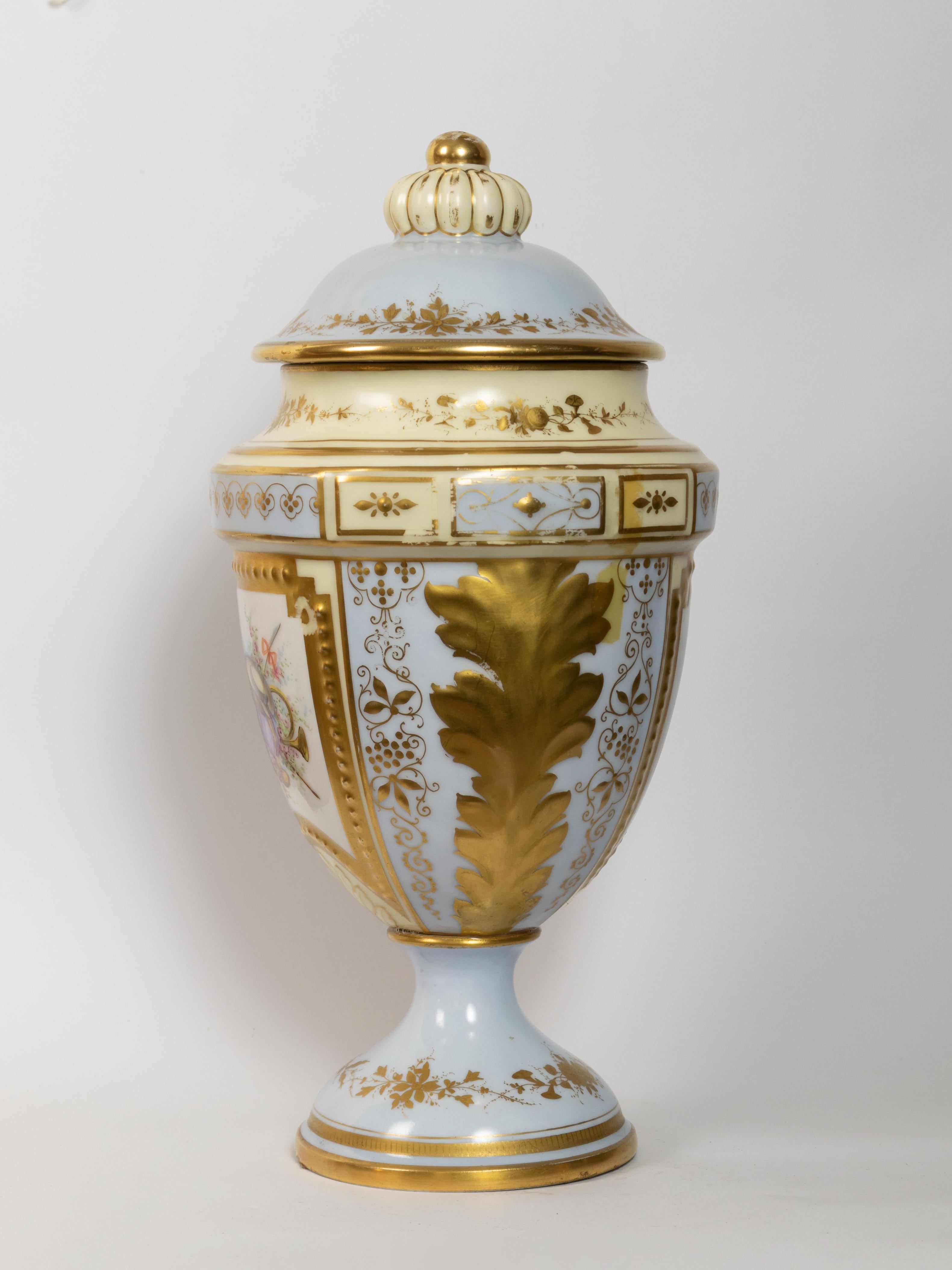 Coppia di anfore francesi blu di Sèvres di Château des Tuileries, XIX secolo in vendita 9