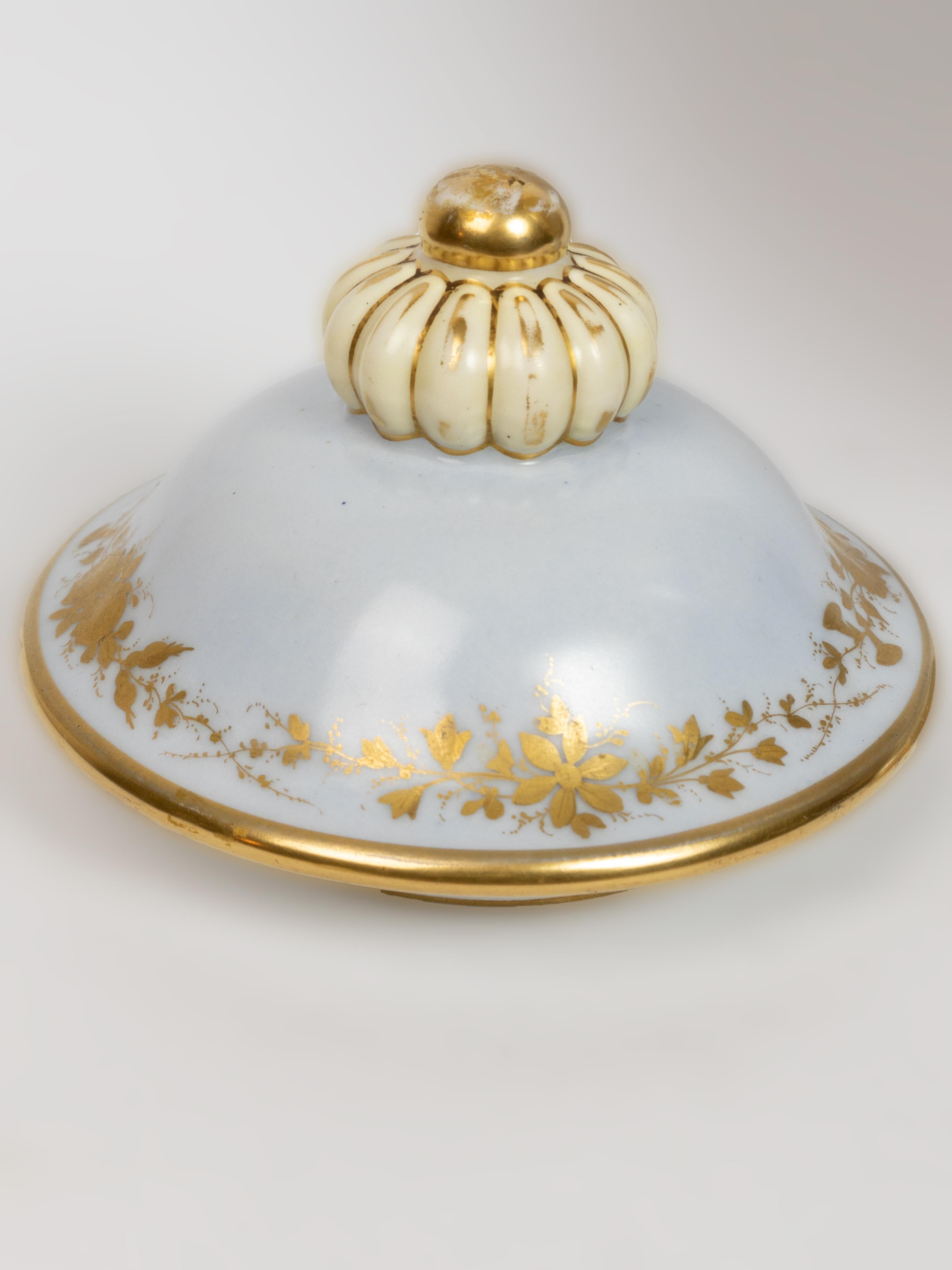 Pair Of French Blue Sèvres Amphore By Château des Tuileries, 19th Century im Angebot 9