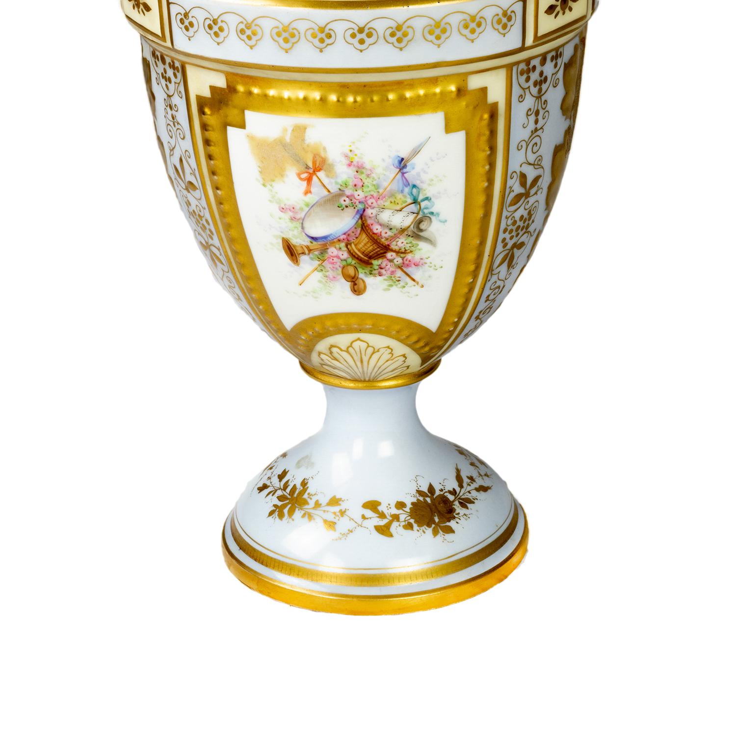 Pair Of French Blue Sèvres Amphore By Château des Tuileries, 19th Century (Französisch) im Angebot
