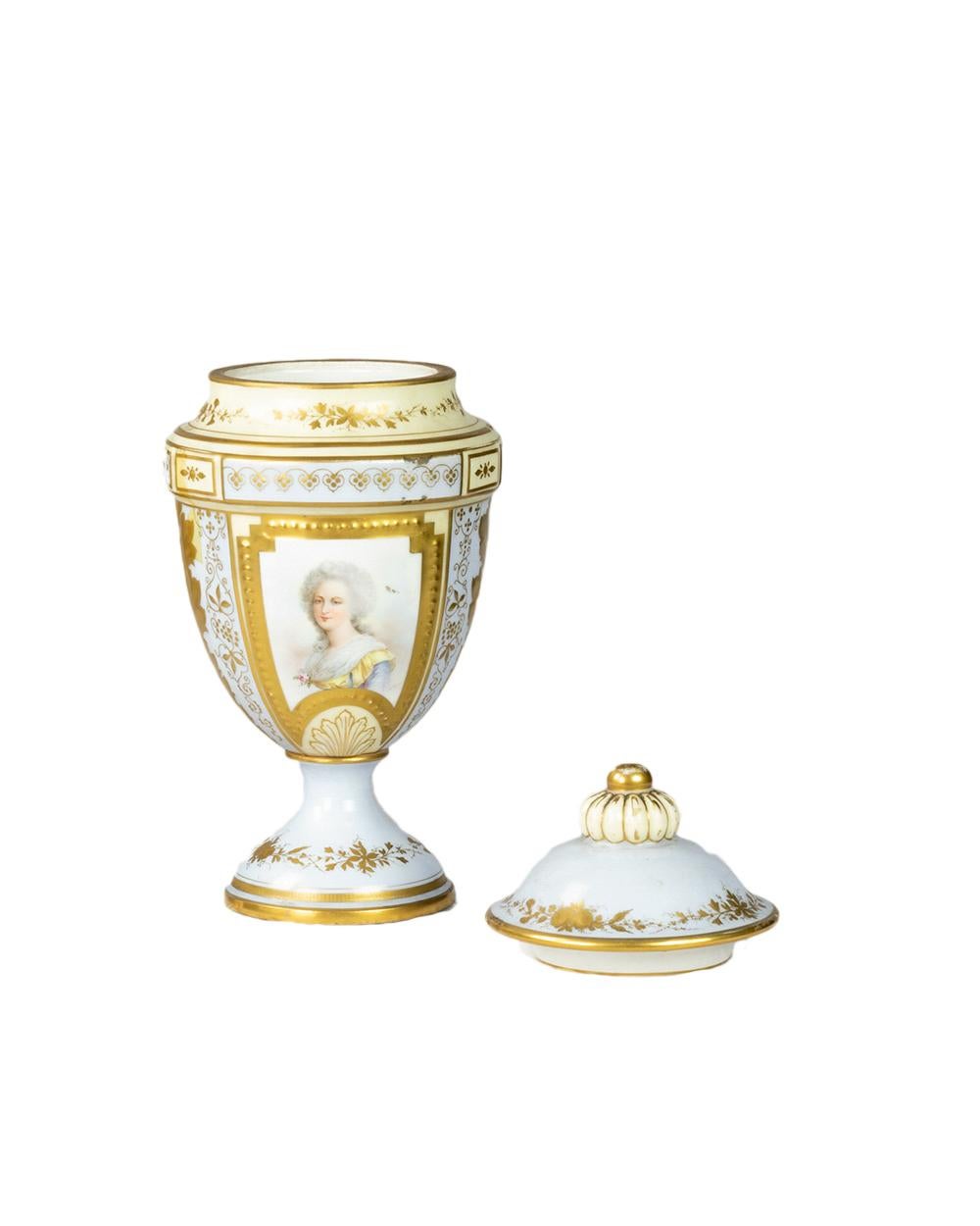 Pair Of French Blue Sèvres Amphore By Château des Tuileries, 19th Century (Porzellan) im Angebot