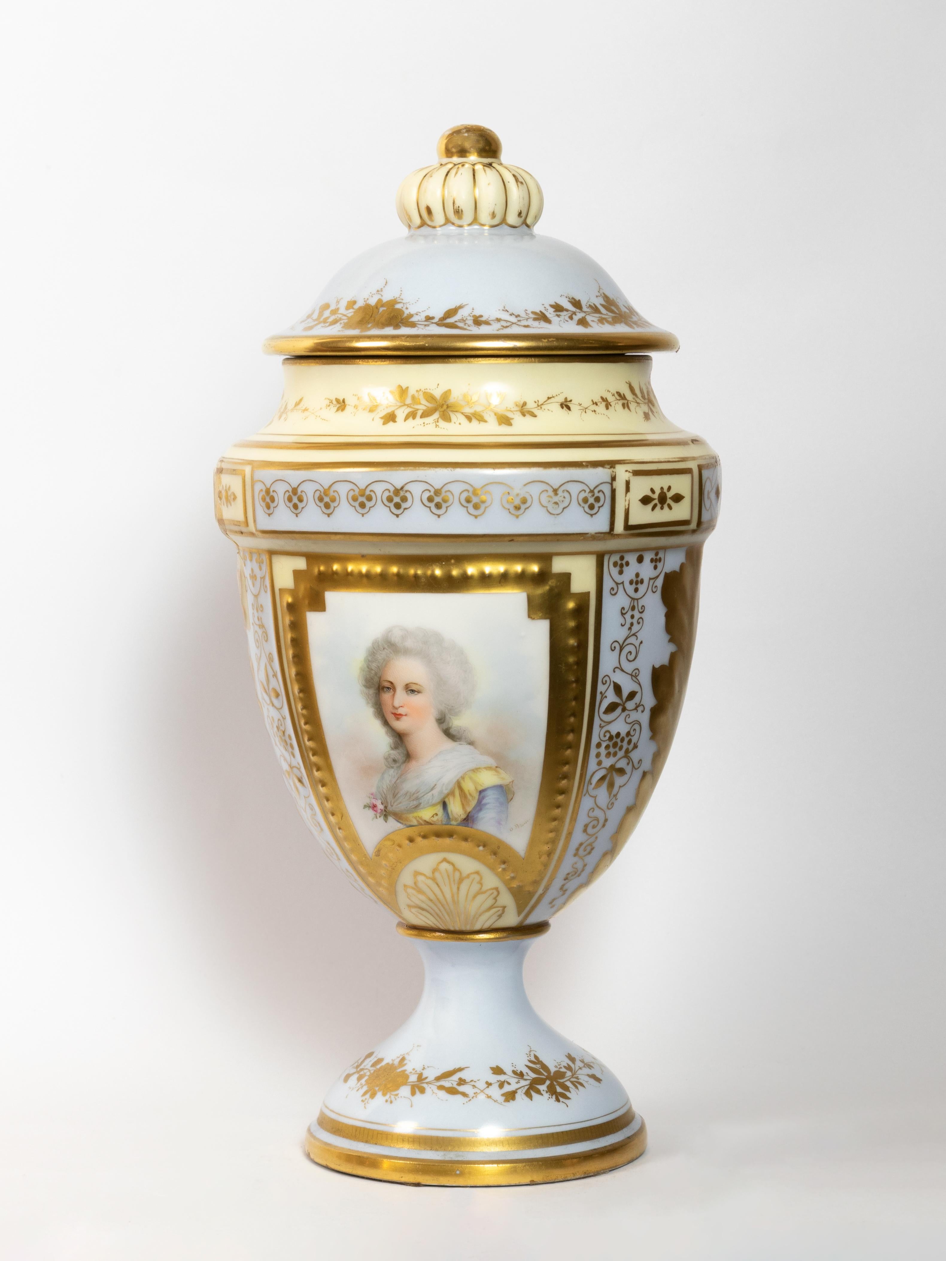 Pair Of French Blue Sèvres Amphore By Château des Tuileries, 19th Century im Angebot 1