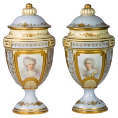 Paire d'amphores en bleu de Sèvres du Château des Tuileries, 19e siècle