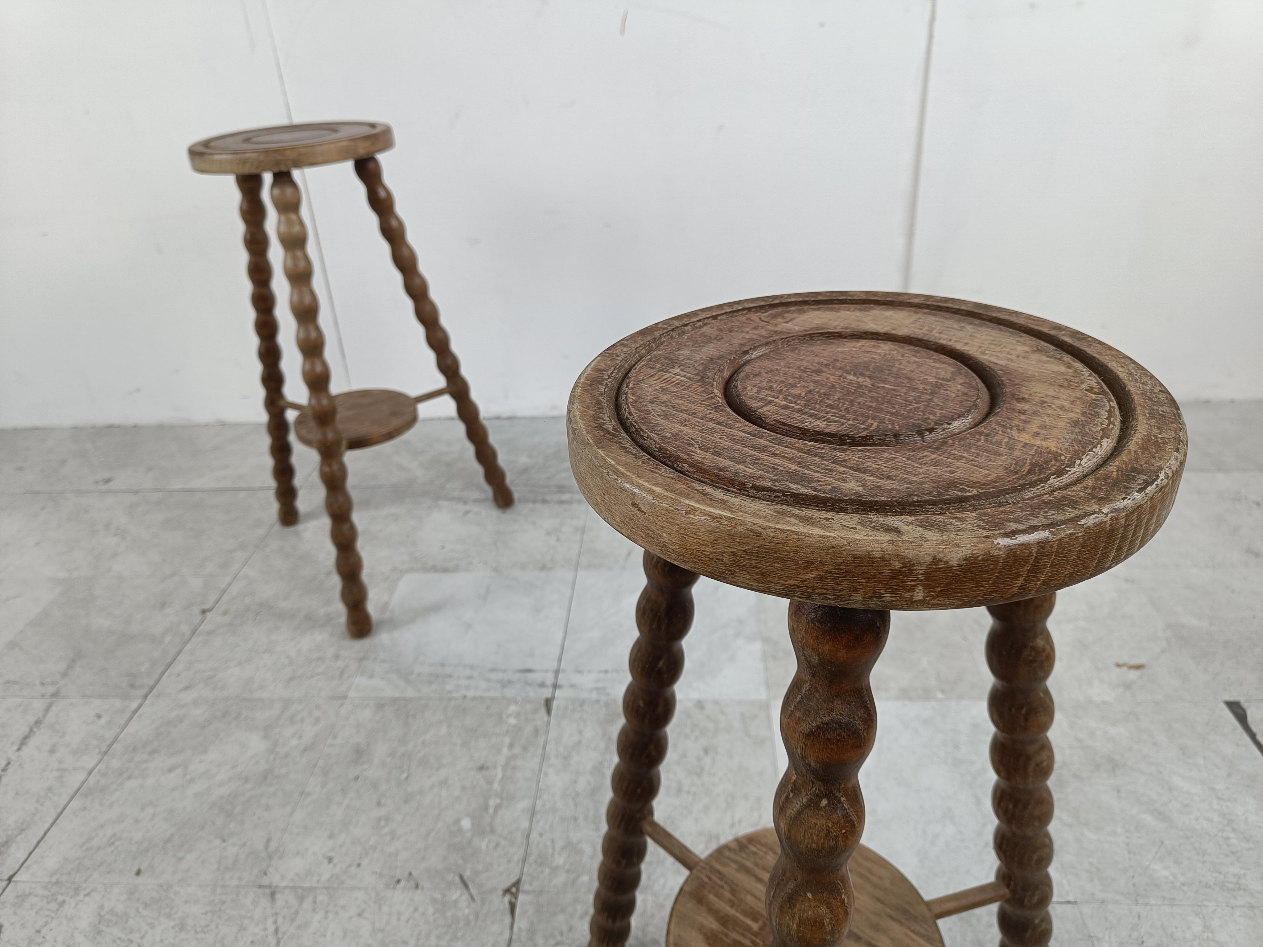 Pair of french tripod wooden bobbin leg bar stools.

They can also be used as a plant stand.

1950s - France

Dimensions:
Height: 73cm/28.74