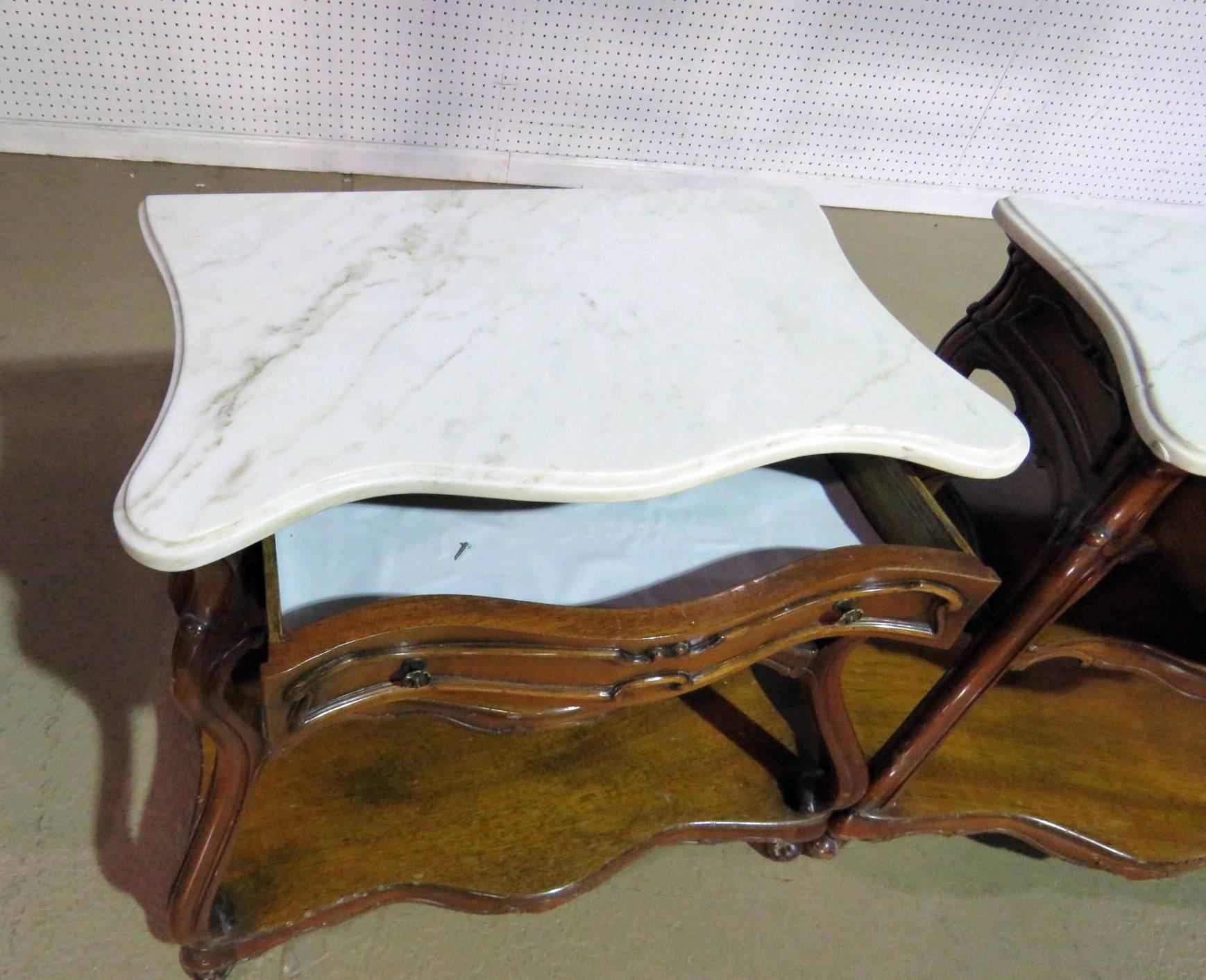 Pair of French Marble Top Bombe End Tables in the Manner of Auffray In Good Condition In Swedesboro, NJ