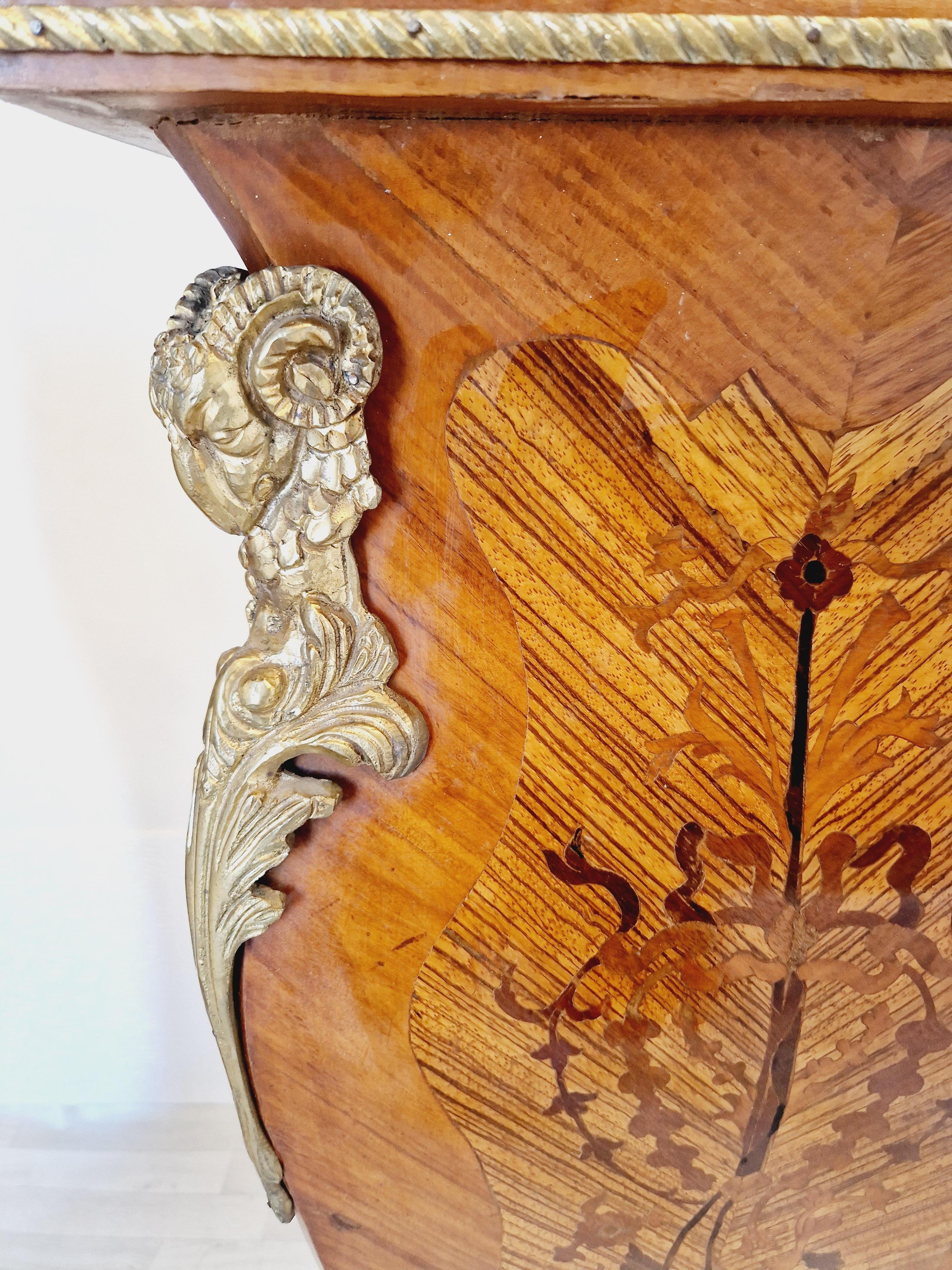 Veneer Pair of French Bombe Rococo Pedestals For Sale