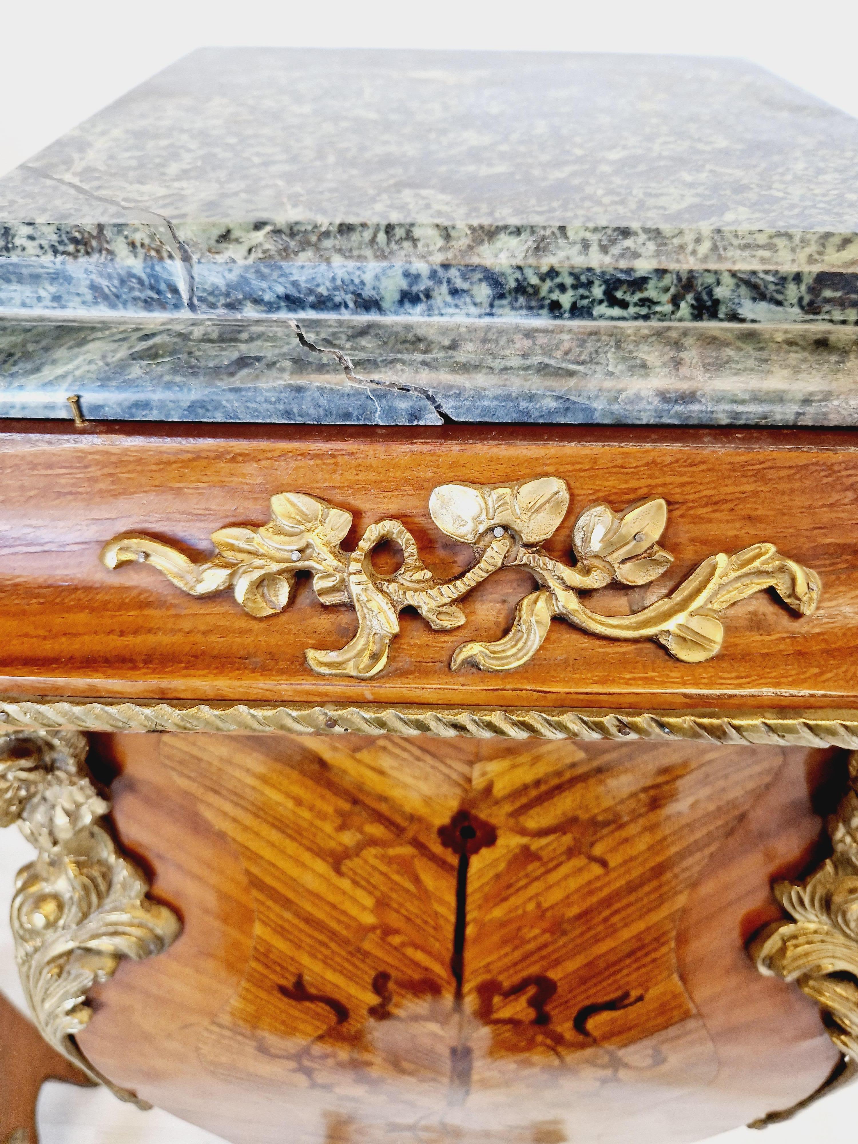 Pair of French Bombe Rococo Pedestals In Good Condition In Buxton, GB