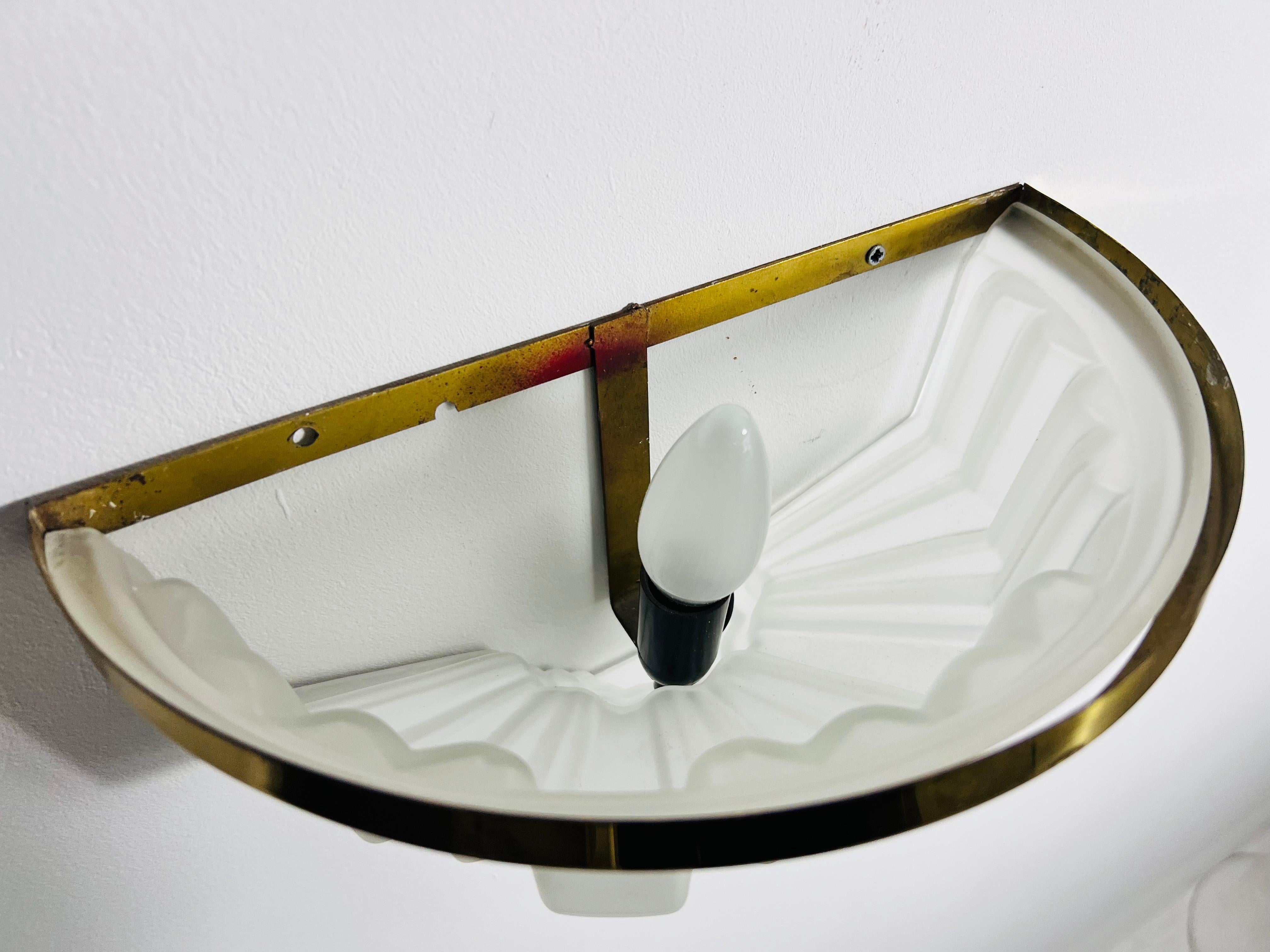 Coppia di lampade Art Deco francesi in ottone e alluminio, Francia, anni '40 in vendita 6