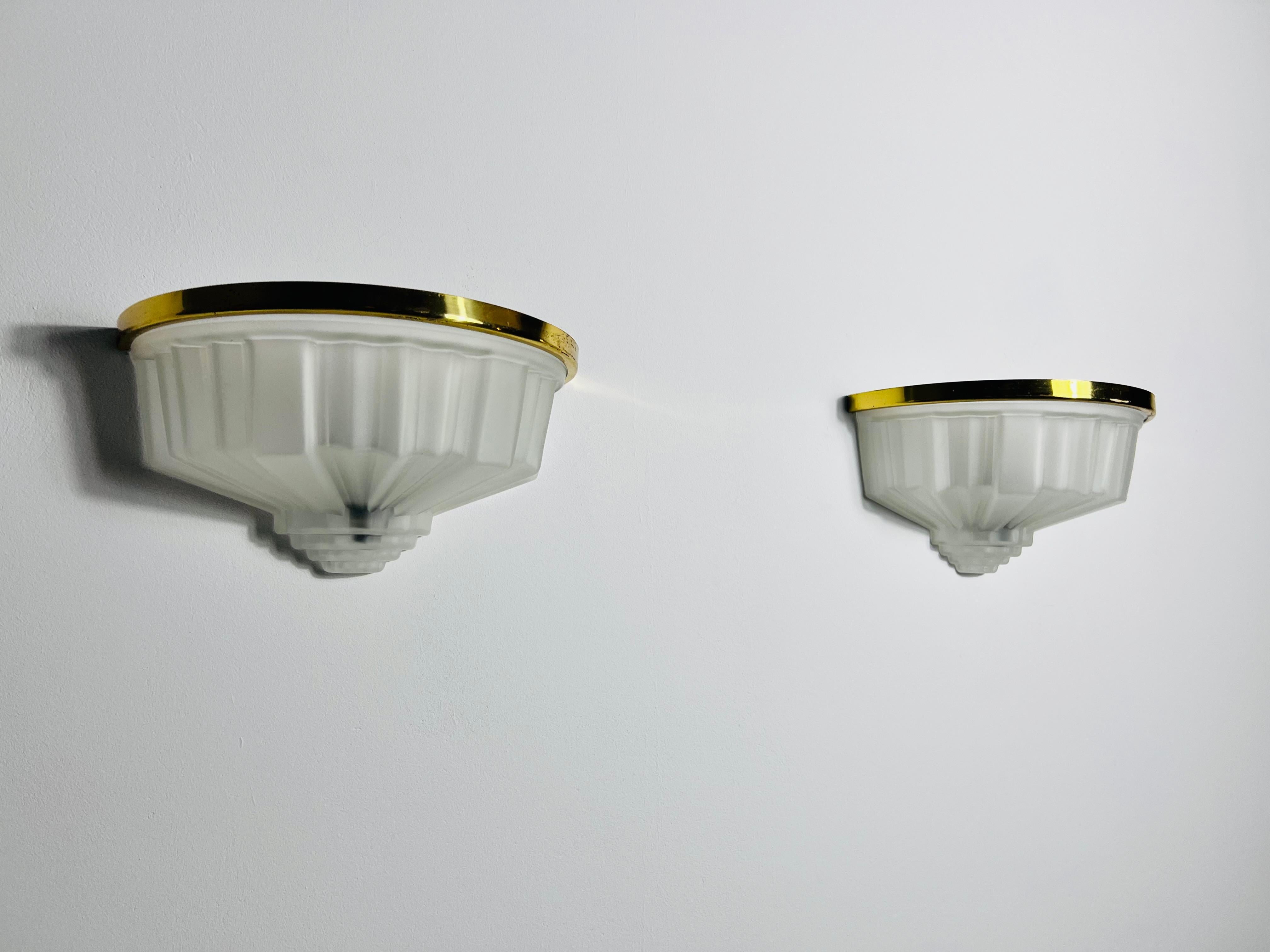 Ottone Coppia di lampade Art Deco francesi in ottone e alluminio, Francia, anni '40 in vendita