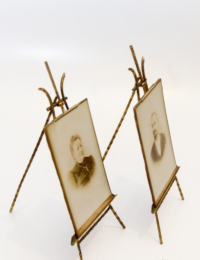Adorable French photograph picture frames easels, made of brass, with beveled glass and old photographs, early 20th century. The old photographs are part of the sale.
In very good condition, brass with nice patina.
Dimensions: Height 30 cm / 11.81