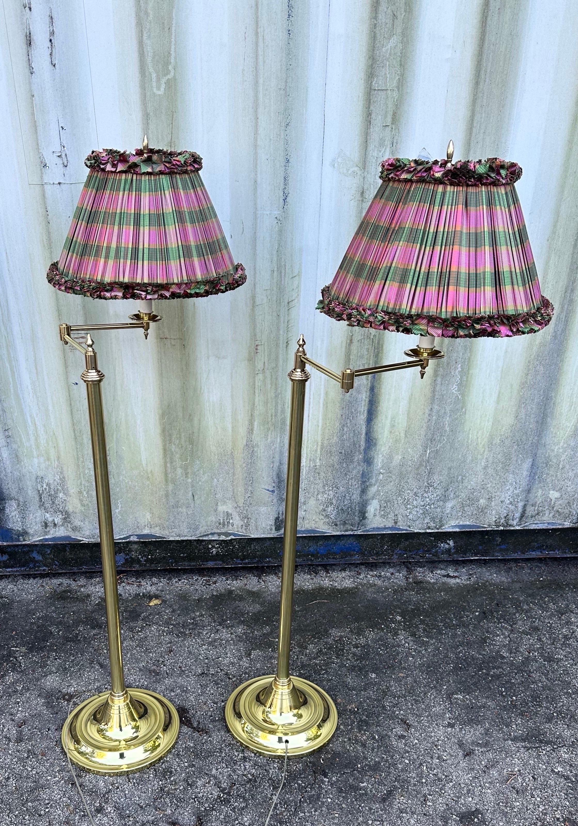 Pair of French Brass and Bronze Ajustable Floor Lamps  In Good Condition For Sale In Miami, FL