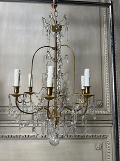 Coppia di lampadari francesi in ottone e cristallo