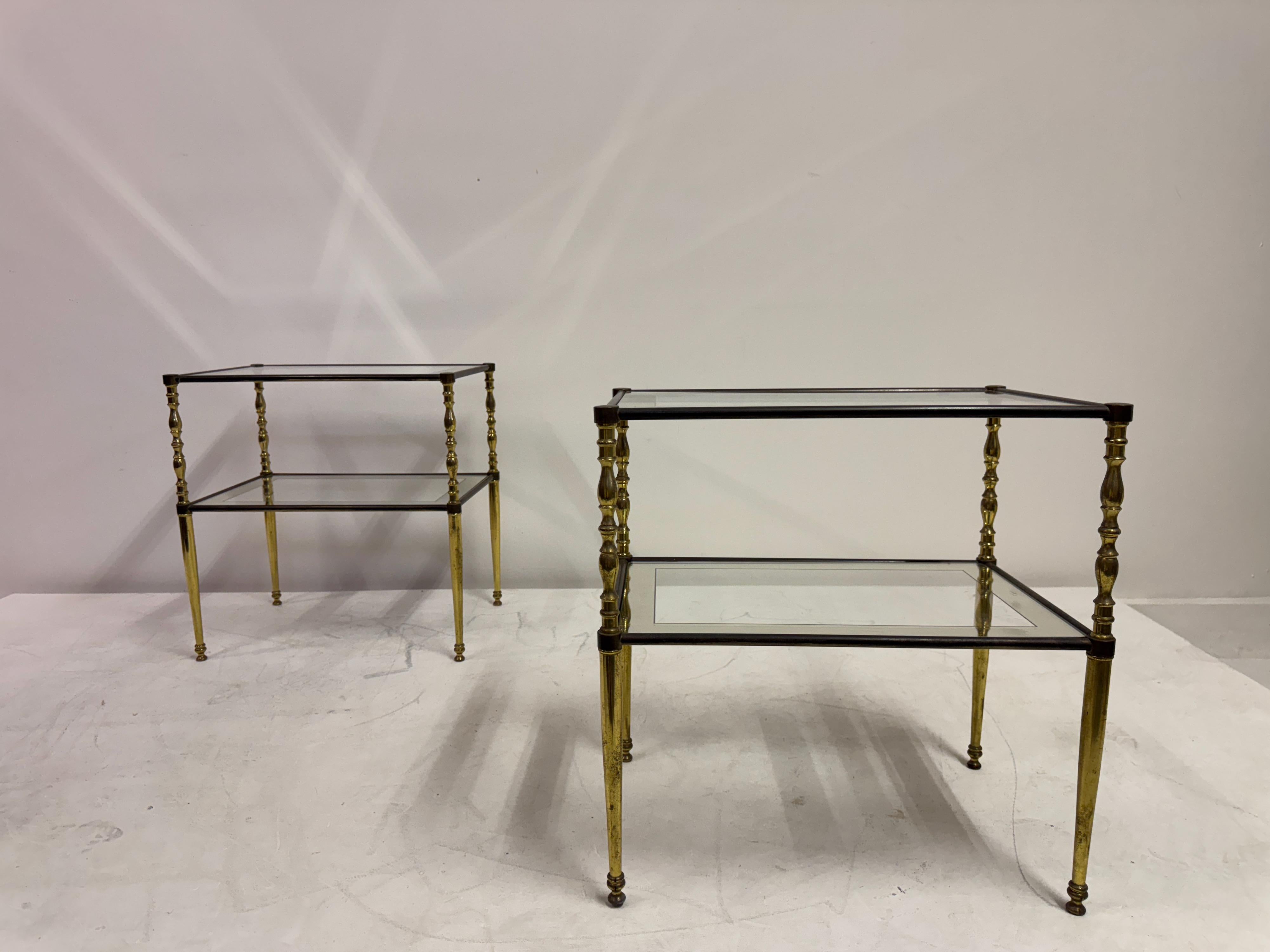 Paire de tables d'appoint françaises en laiton et verre, années 1960 en vente 5