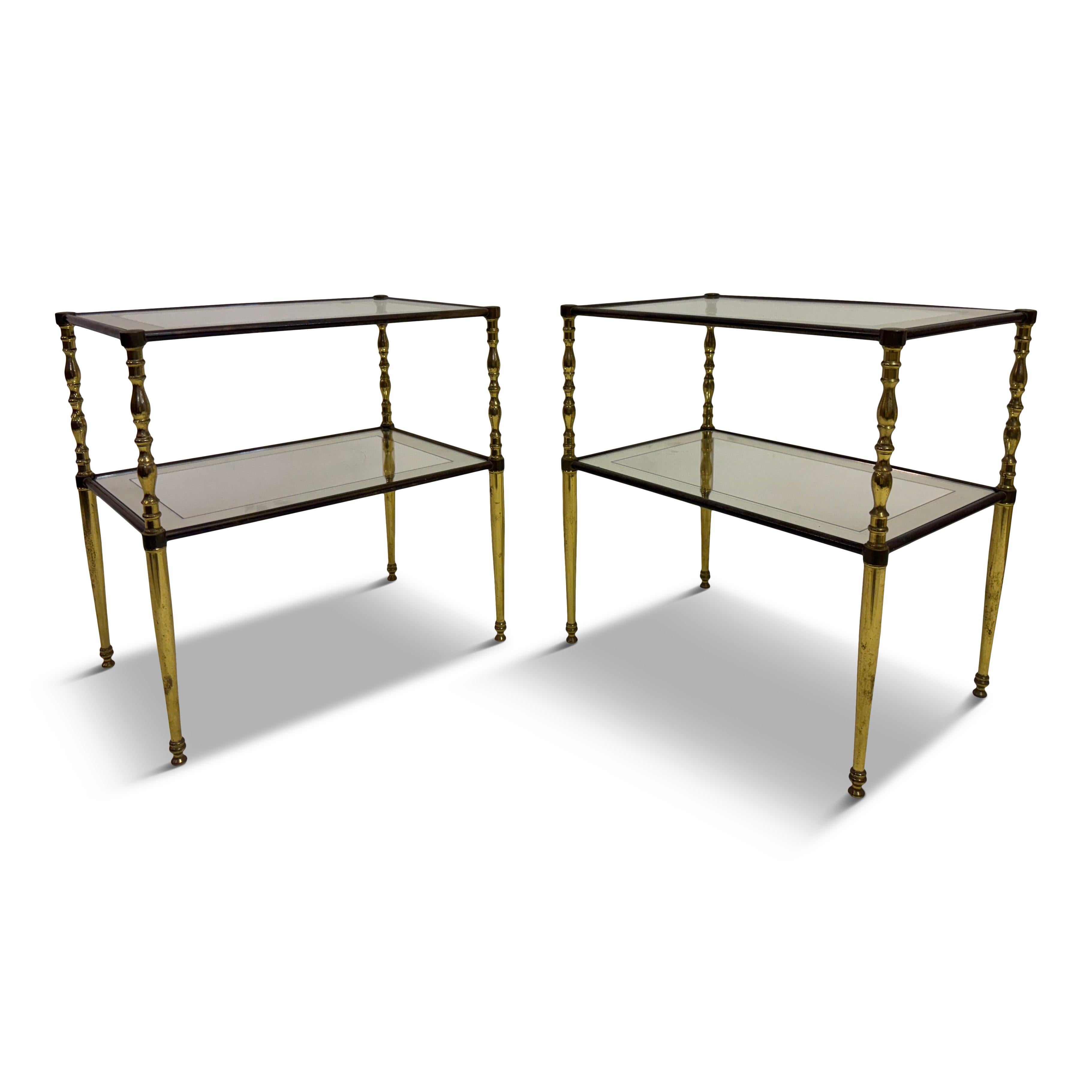 Paire de tables d'appoint françaises en laiton et verre, années 1960 en vente 8