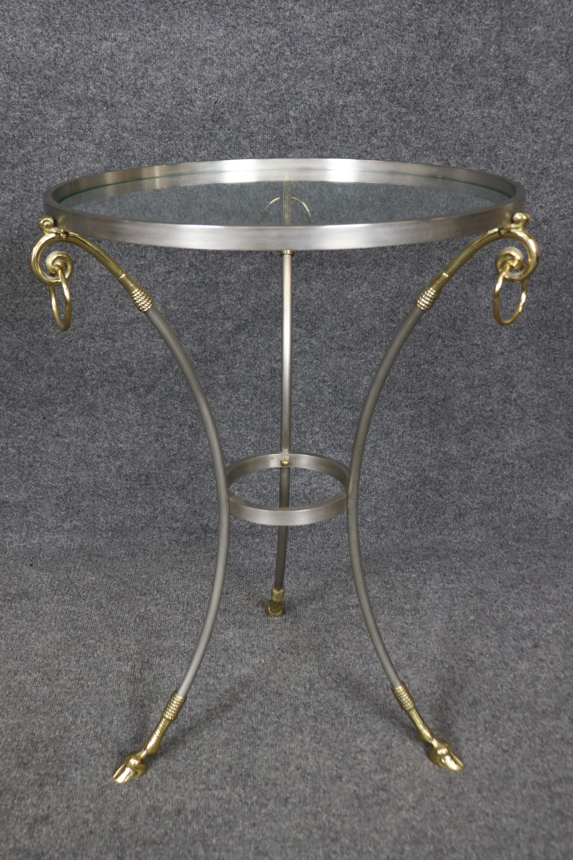 Pareja de Gueridones Franceses de Latón y Acero Estilo Jansen con Tapa de Cristal  Mesas auxiliares Francés en venta