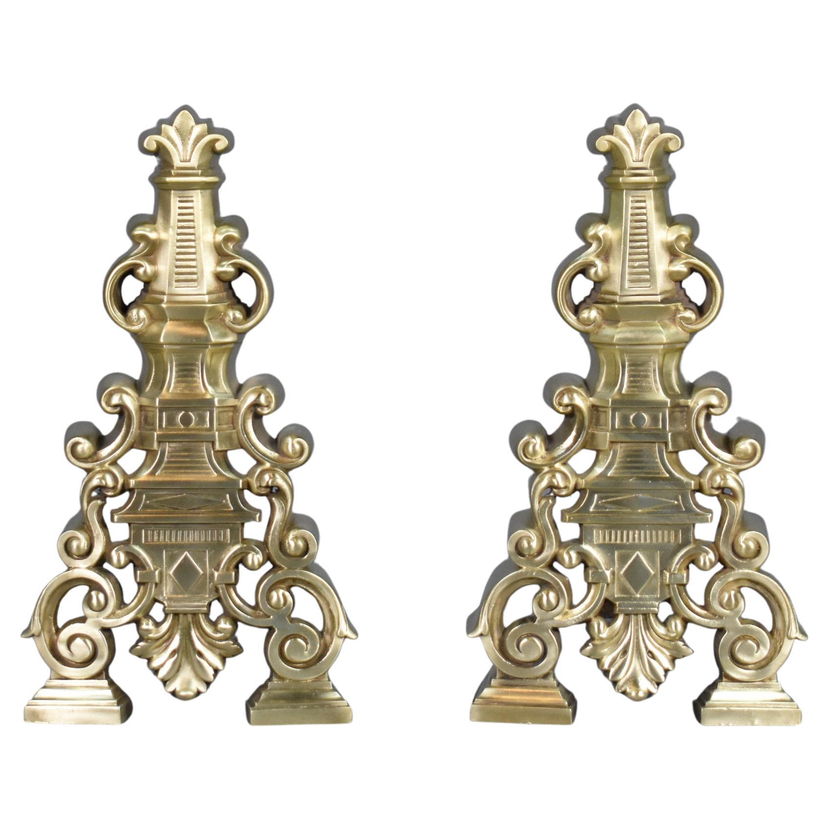 Paire de chenets en laiton, début du 20e siècle en vente