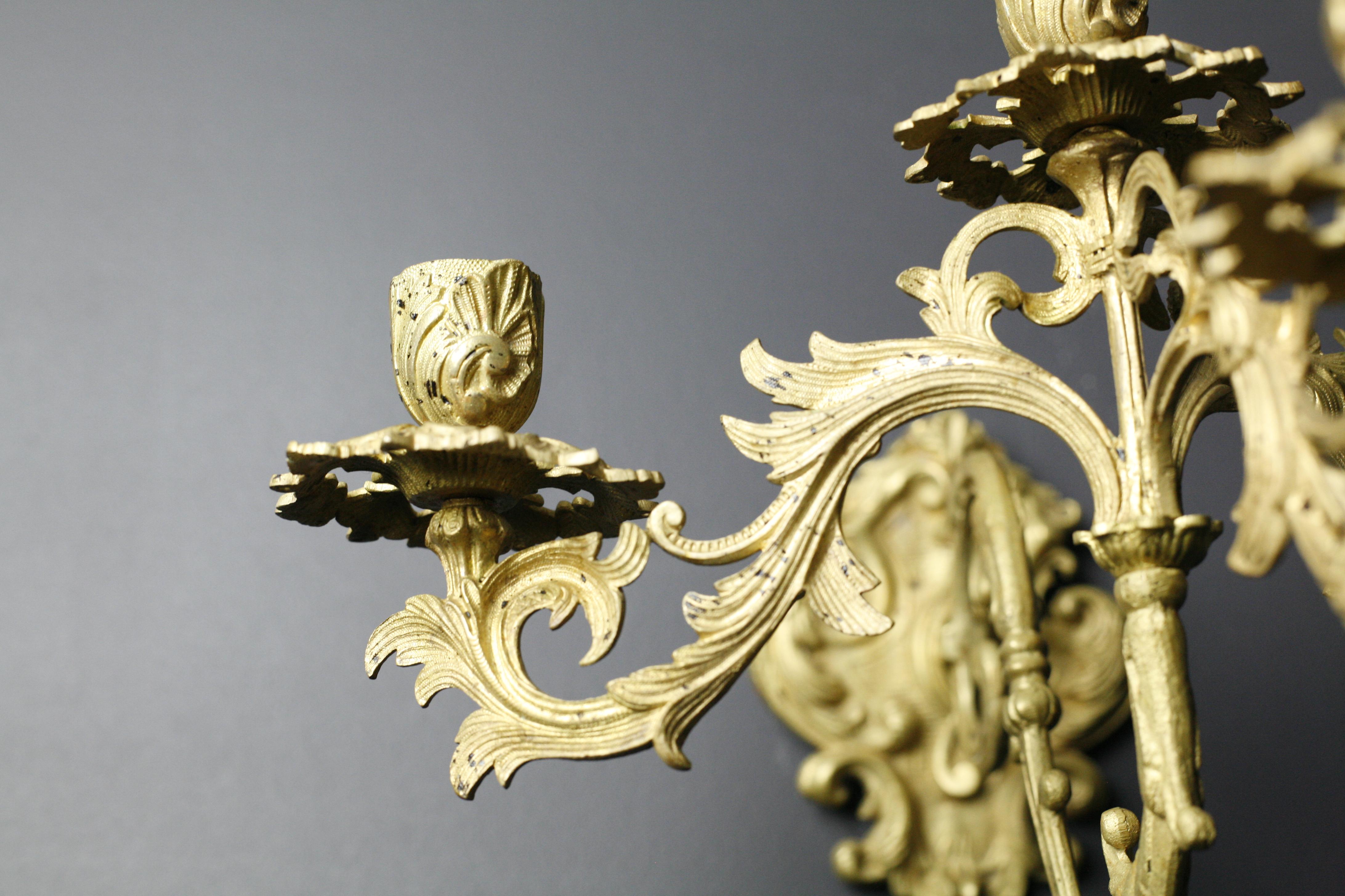 Pair of French Louis XVI style 19th century brass wall lights three arms that turns on the center elegantly detailed and the color is like 24-carat gold matte and warm.


 