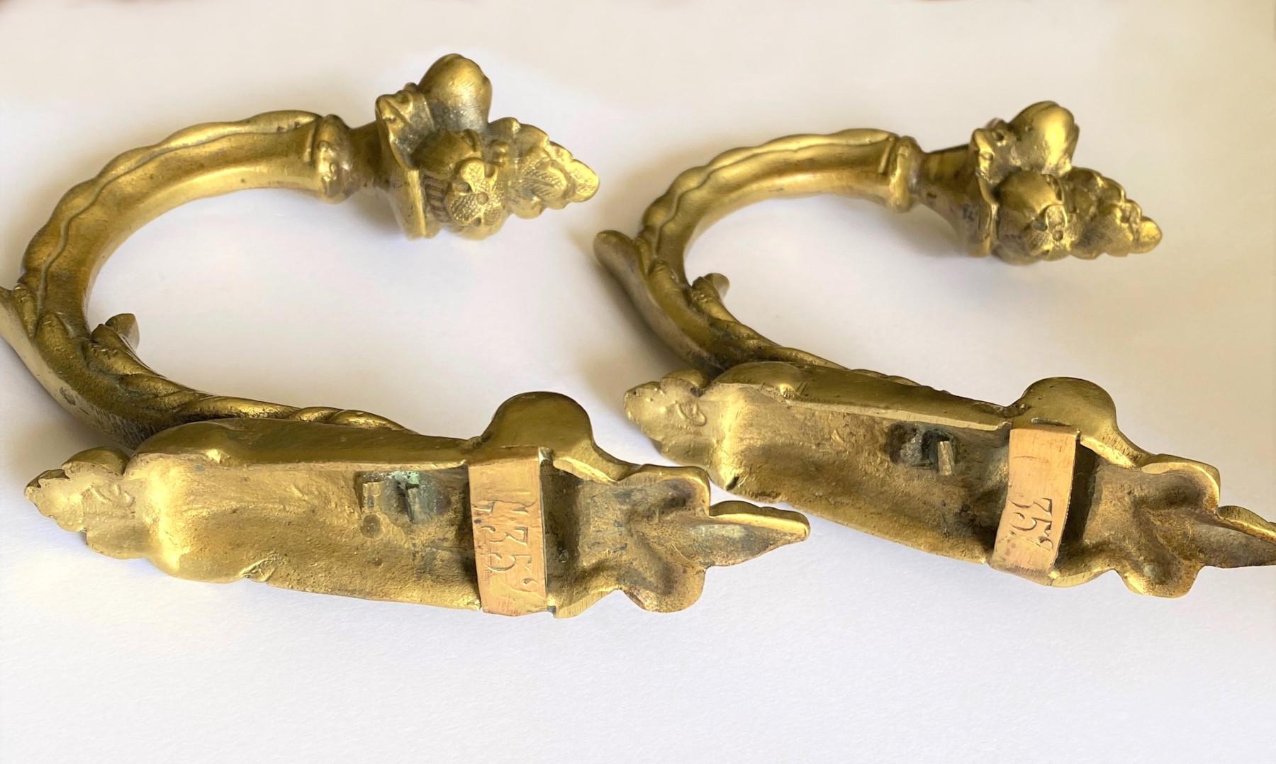Pair of French Brass Curtain Tie Backs In Good Condition In SAINTE-COLOMBE, FR