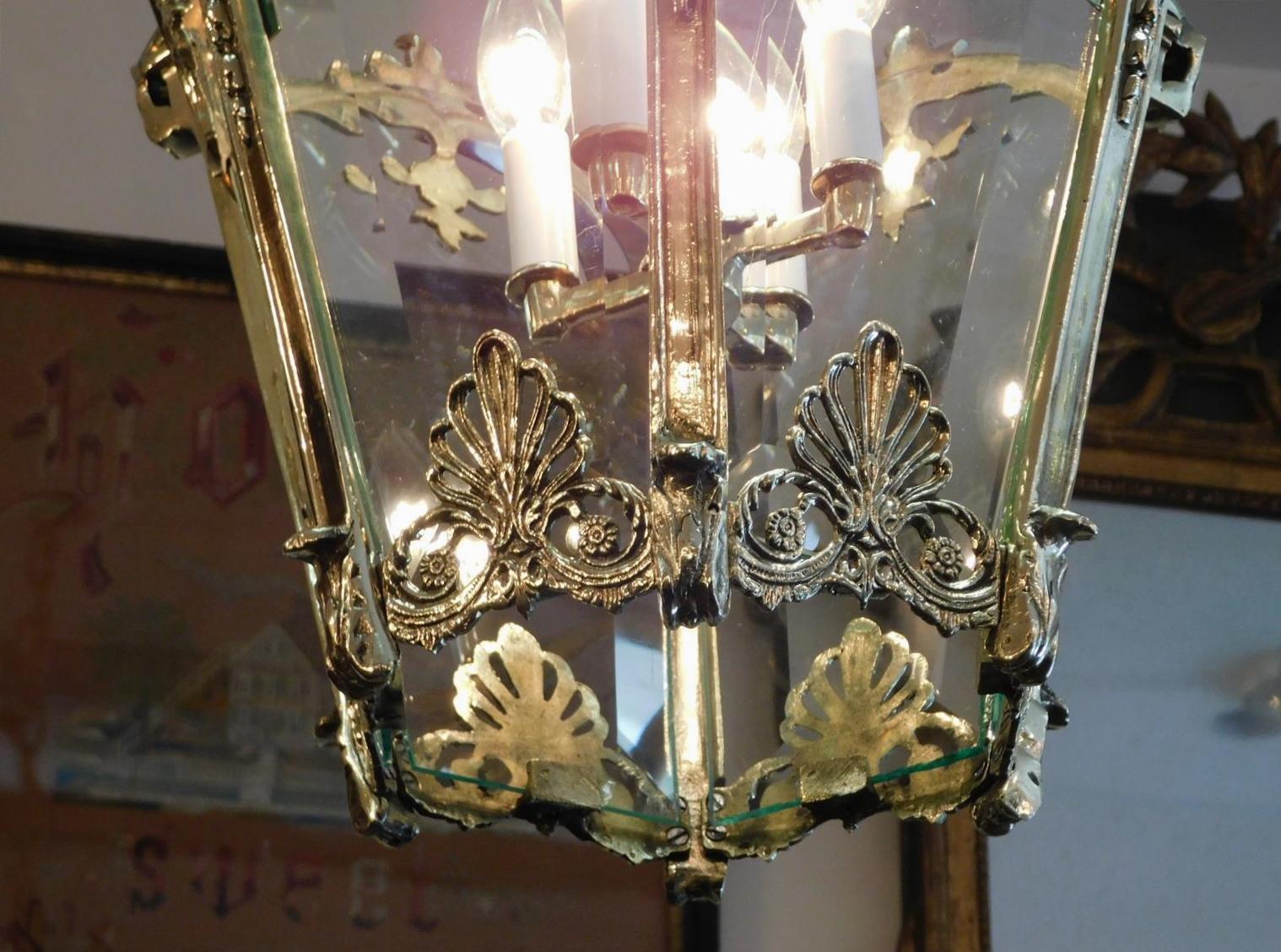 Early 19th Century Pair of French Brass Foliage Shell & Beveled Glass Hanging Hall Lanterns, C 1820 For Sale