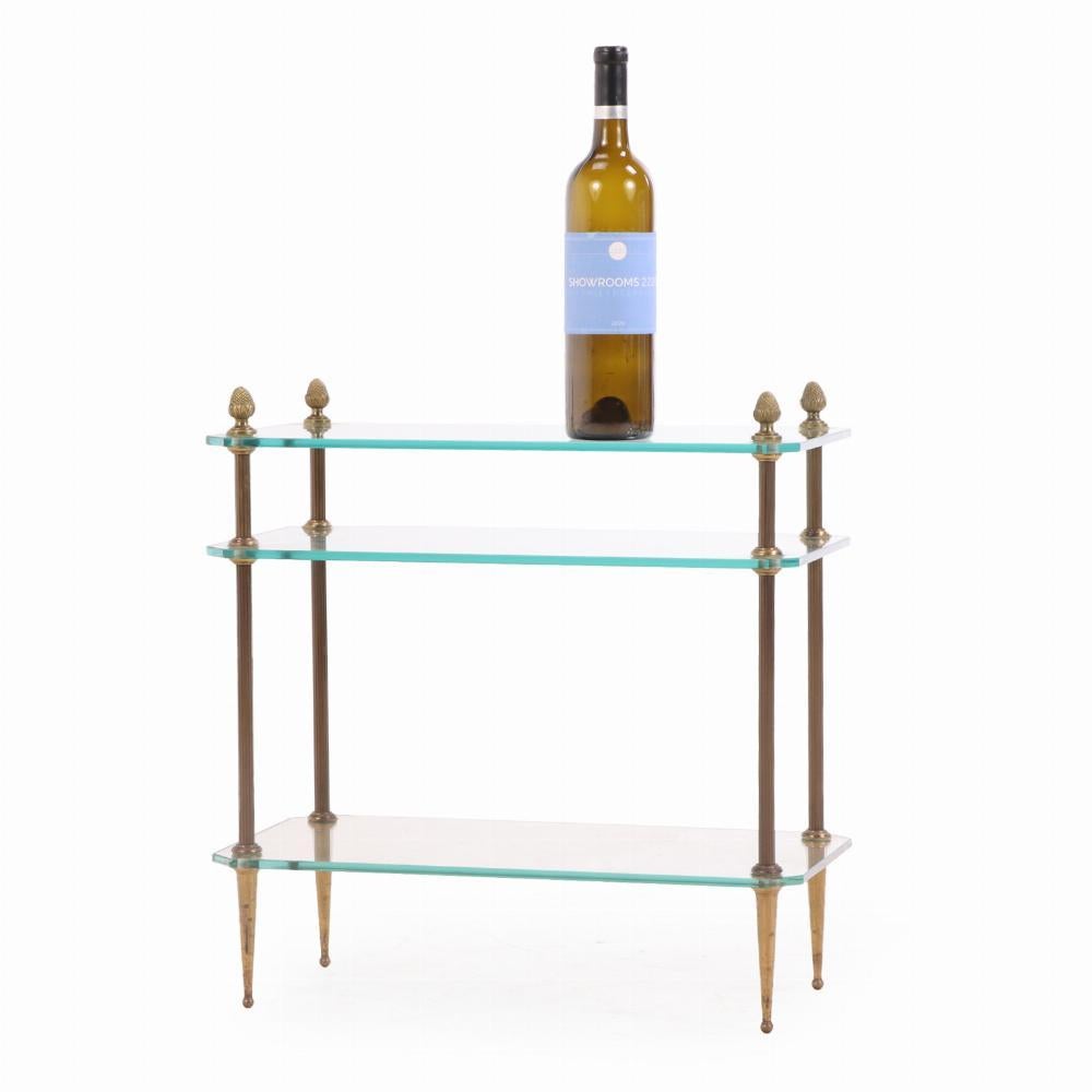 Français Paire de tables d'appoint en laiton et verre, à la manière de la Maison Jansen, C. 1960 en vente