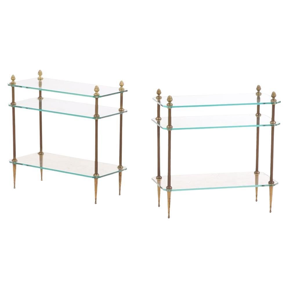 Paire de tables d'appoint en laiton et verre, à la manière de la Maison Jansen, C. 1960 en vente