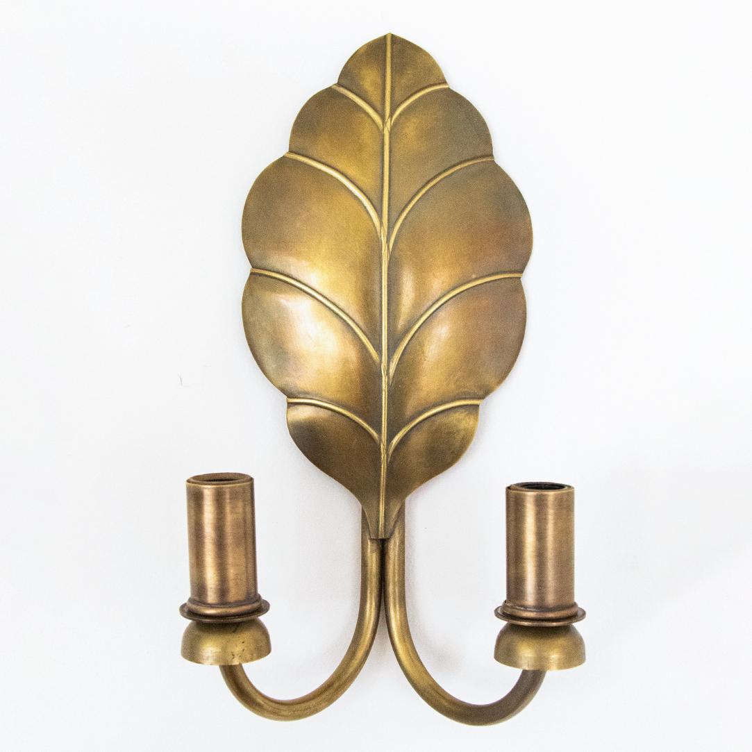 Pair of French Brass Leaf Sconces In Good Condition In Los Angeles, CA