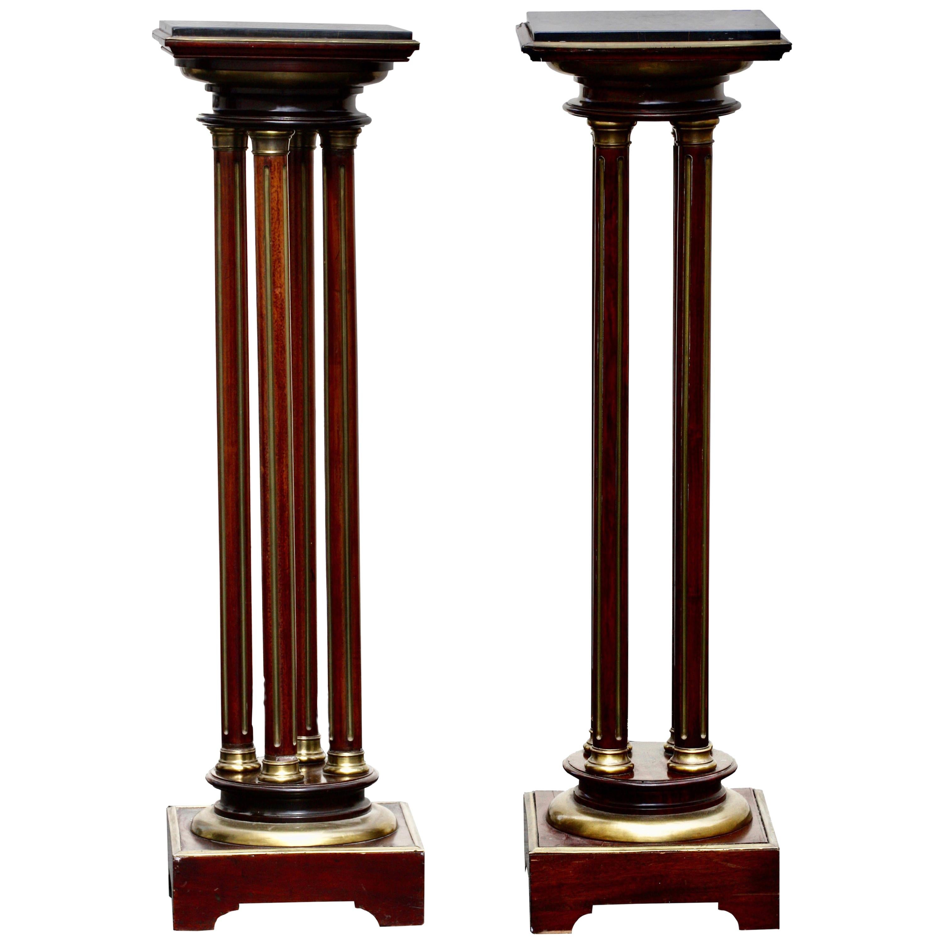 Coppia di piedistalli francesi in ottone montati su legno di palissandro