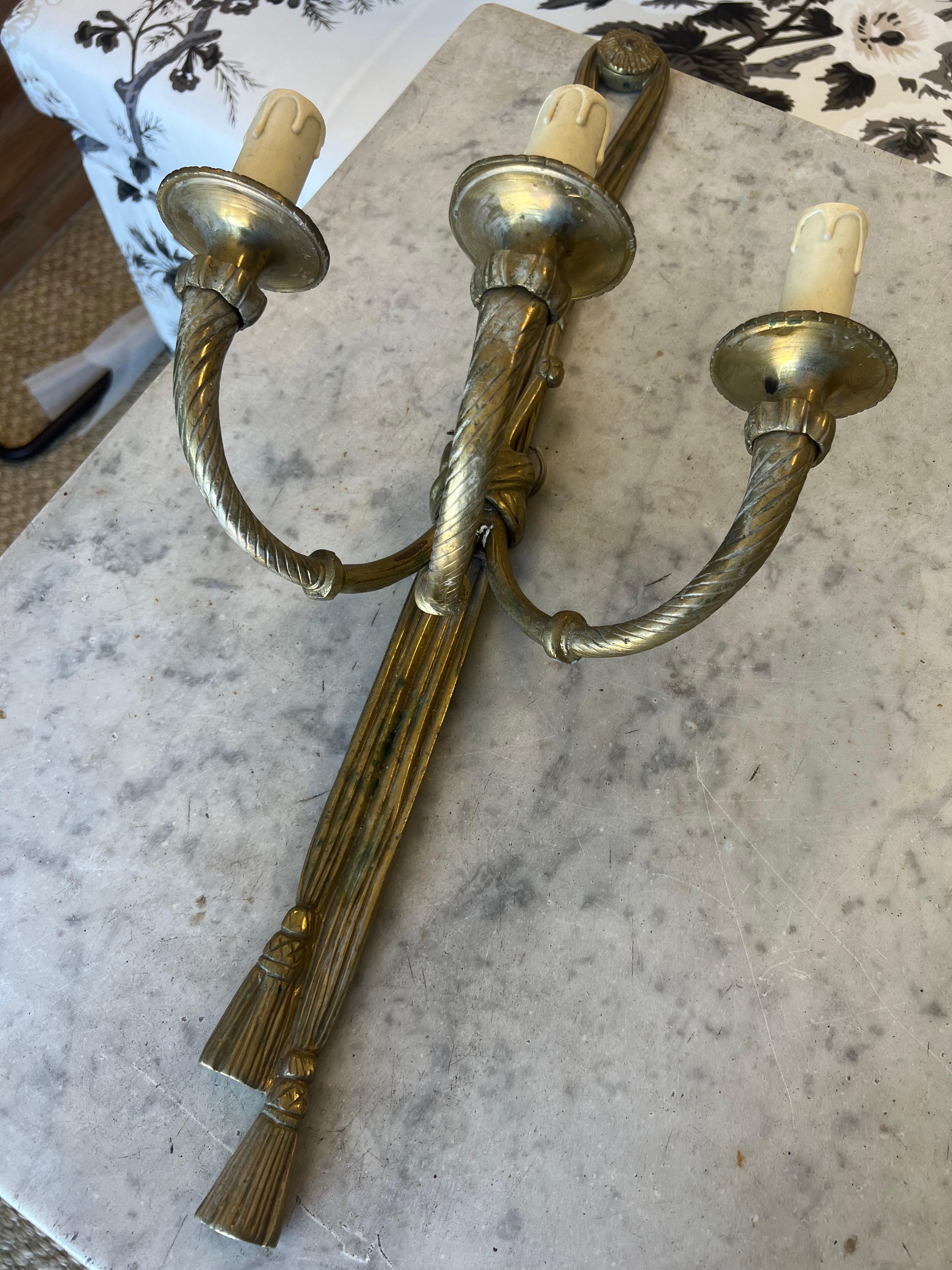 Pair of French Brass Twisted Wall Sconces In Good Condition In Madison, MS
