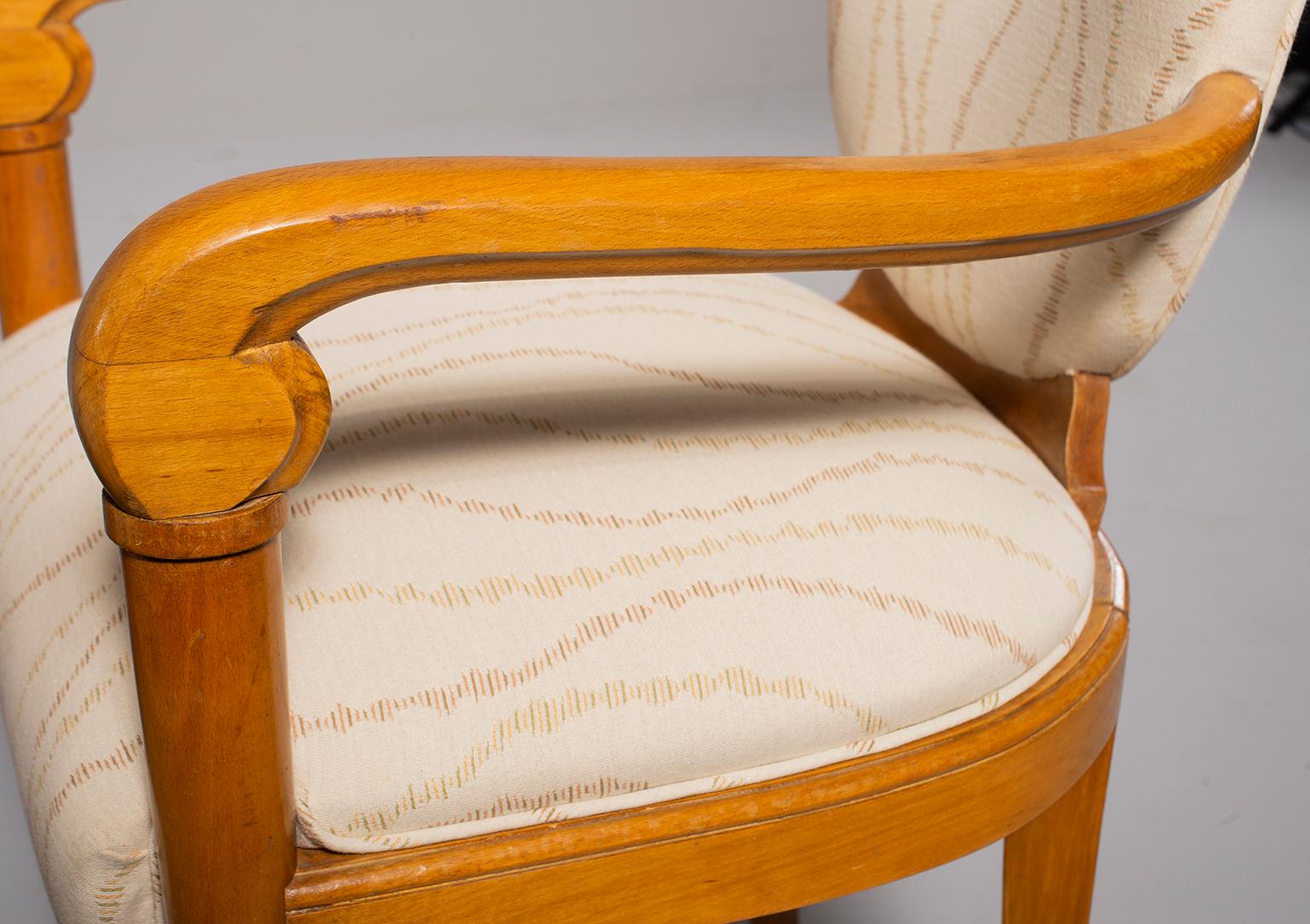 Tissu d'ameublement Paire de chaises Bridge françaises avec cadres en hêtre et nouveau tissu d'ameublement en vente
