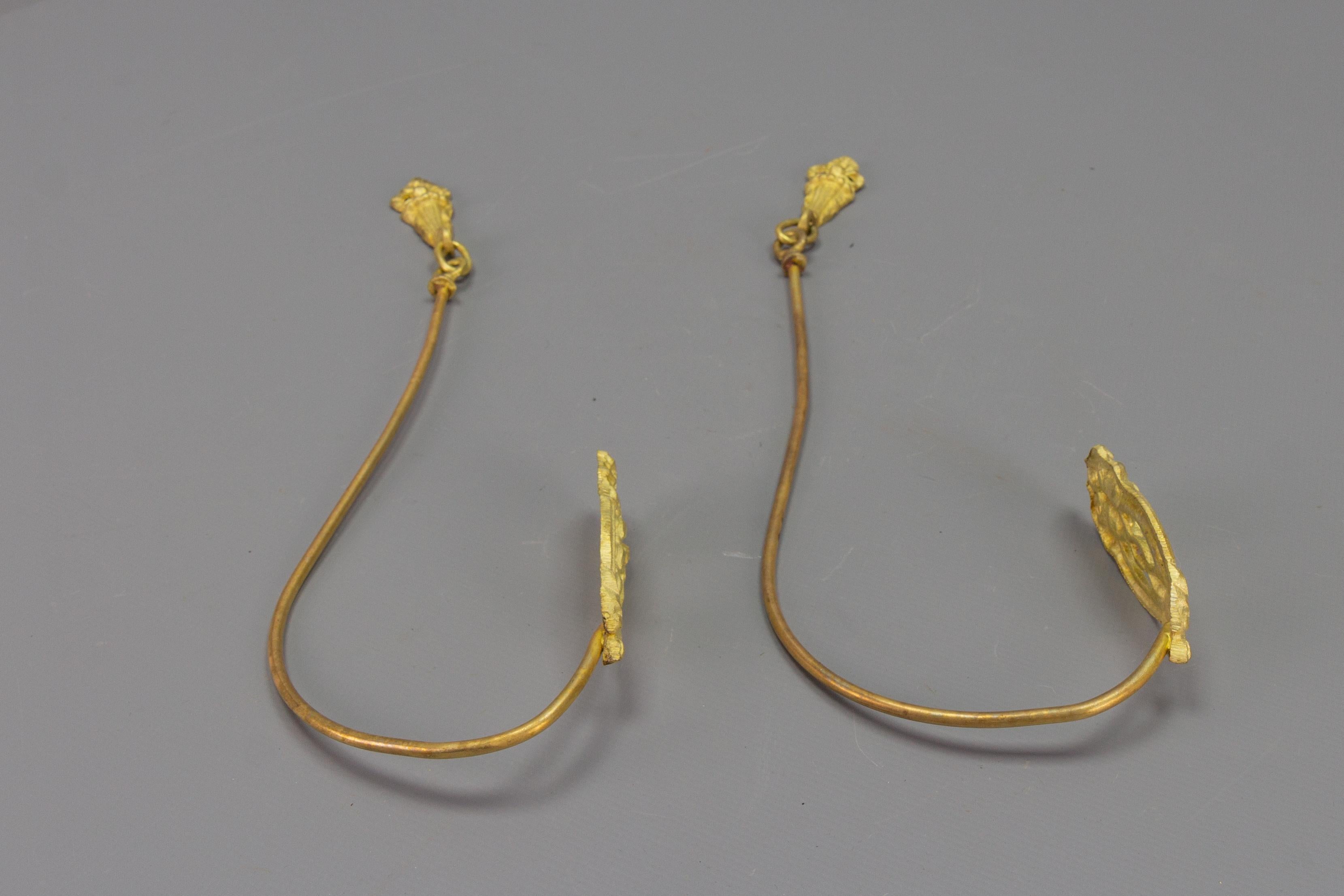 Paar französische Bronze- und Messing-Vorhänge-Krawattenrücken- oder Vorhängehalter aus Bronze, um 1920 im Angebot 6