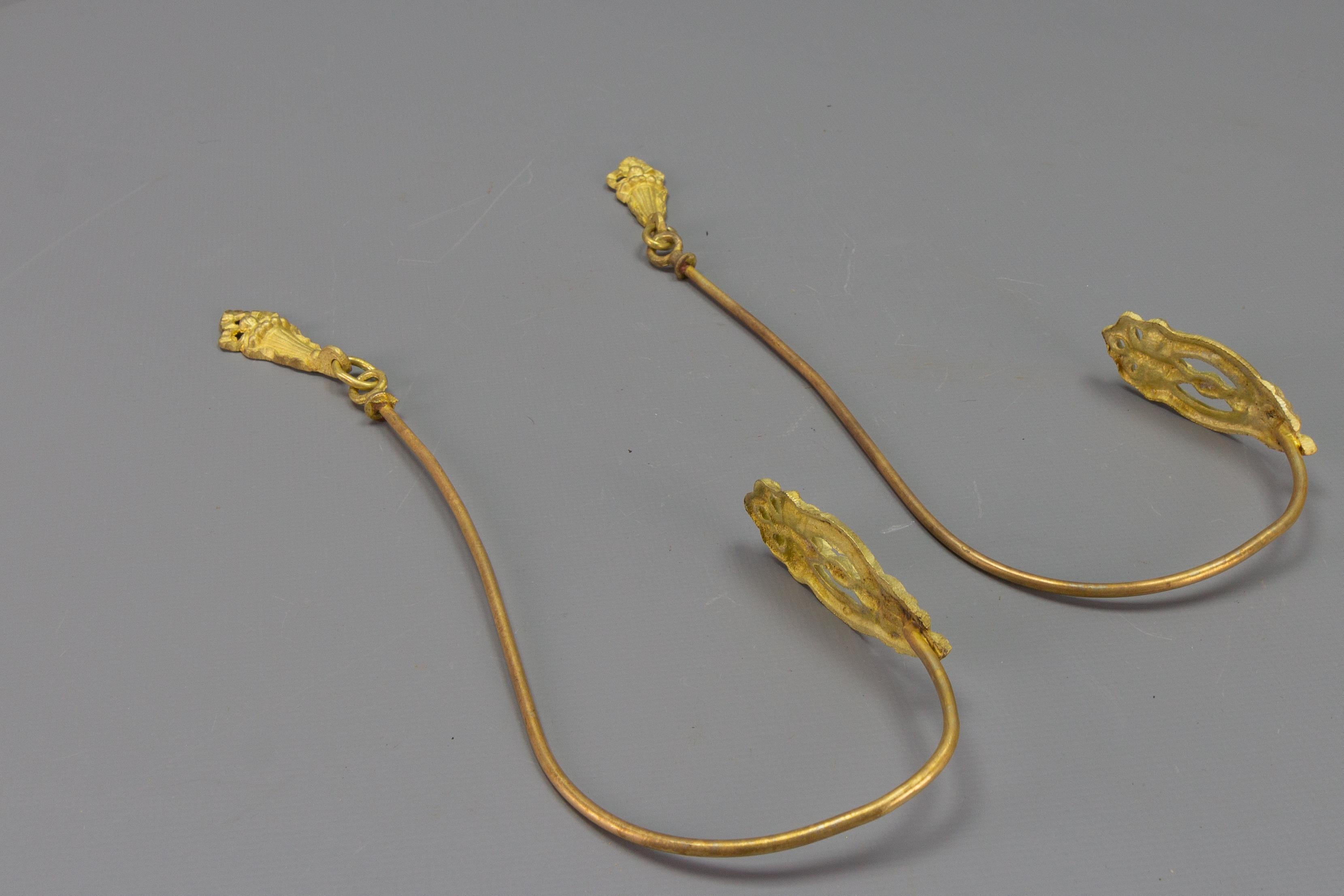 Paar französische Bronze- und Messing-Vorhänge-Krawattenrücken- oder Vorhängehalter aus Bronze, um 1920 im Angebot 1