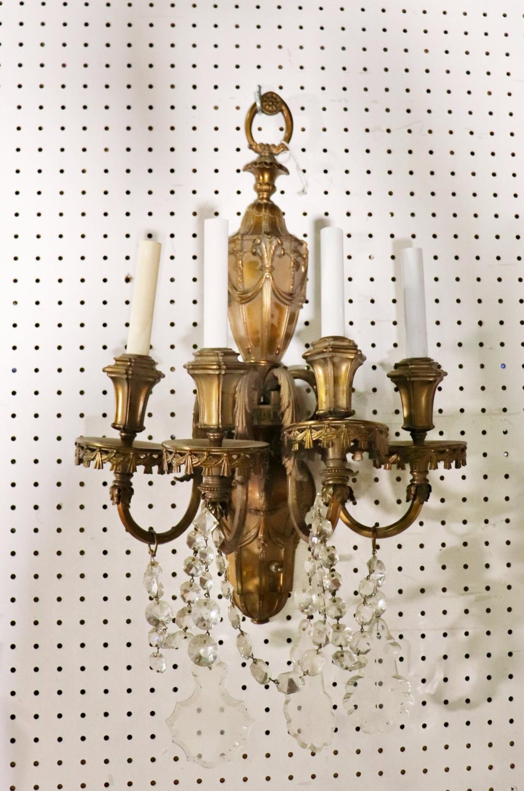 Americano Coppia di lampade Caldwell francesi in bronzo e cristallo in stile Luigi XV, circa 1930 in vendita