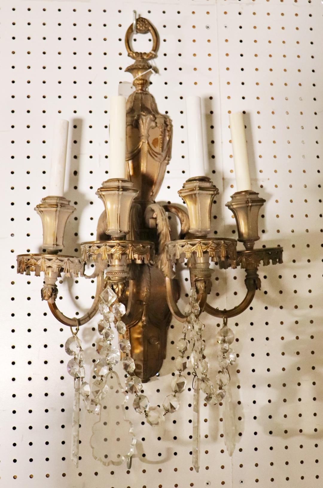 Coppia di lampade Caldwell francesi in bronzo e cristallo in stile Luigi XV, circa 1930 In condizioni buone in vendita a Swedesboro, NJ
