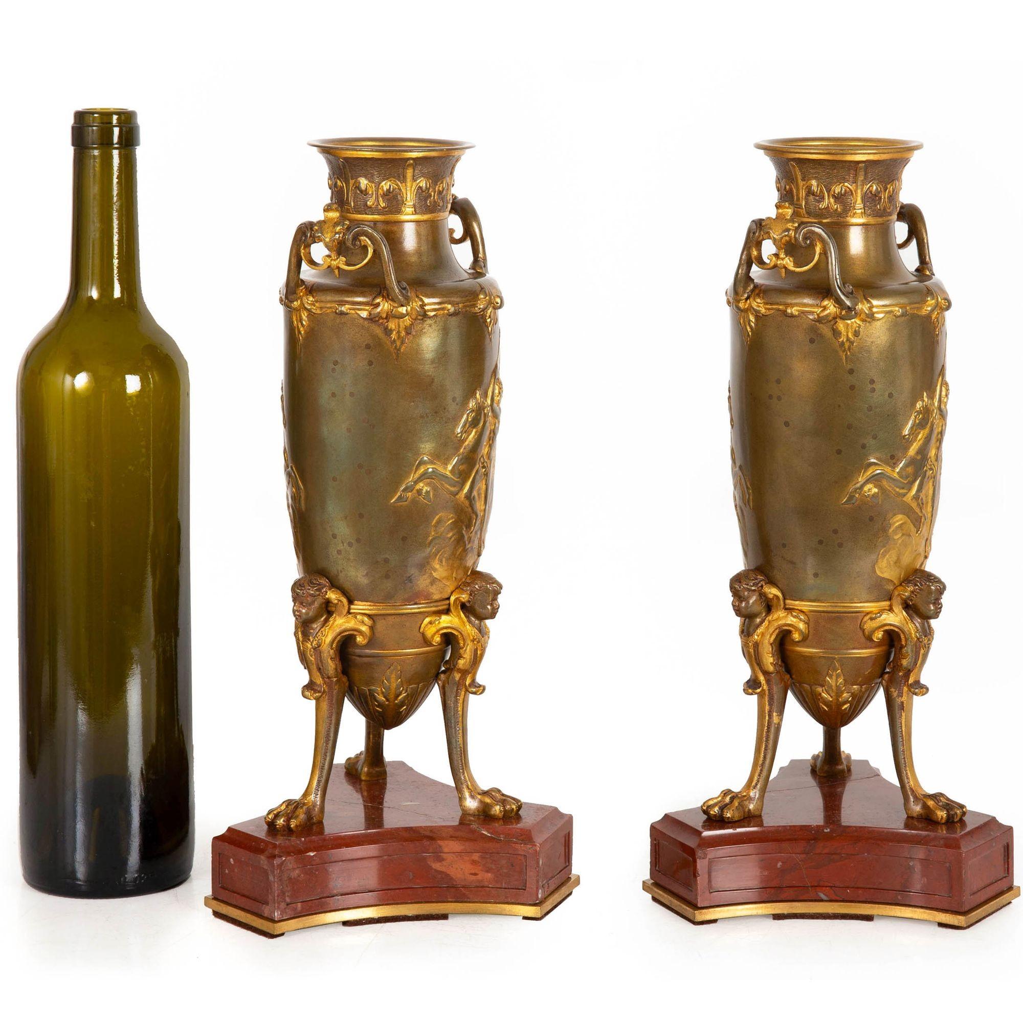 Paire de garnitures d'amphores mythologiques en bronze ancien vers 1880 Bon état - En vente à Shippensburg, PA