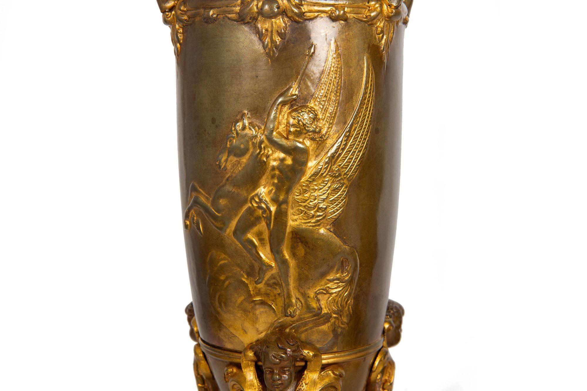 Bronze Paire de garnitures d'amphores mythologiques en bronze ancien vers 1880 en vente
