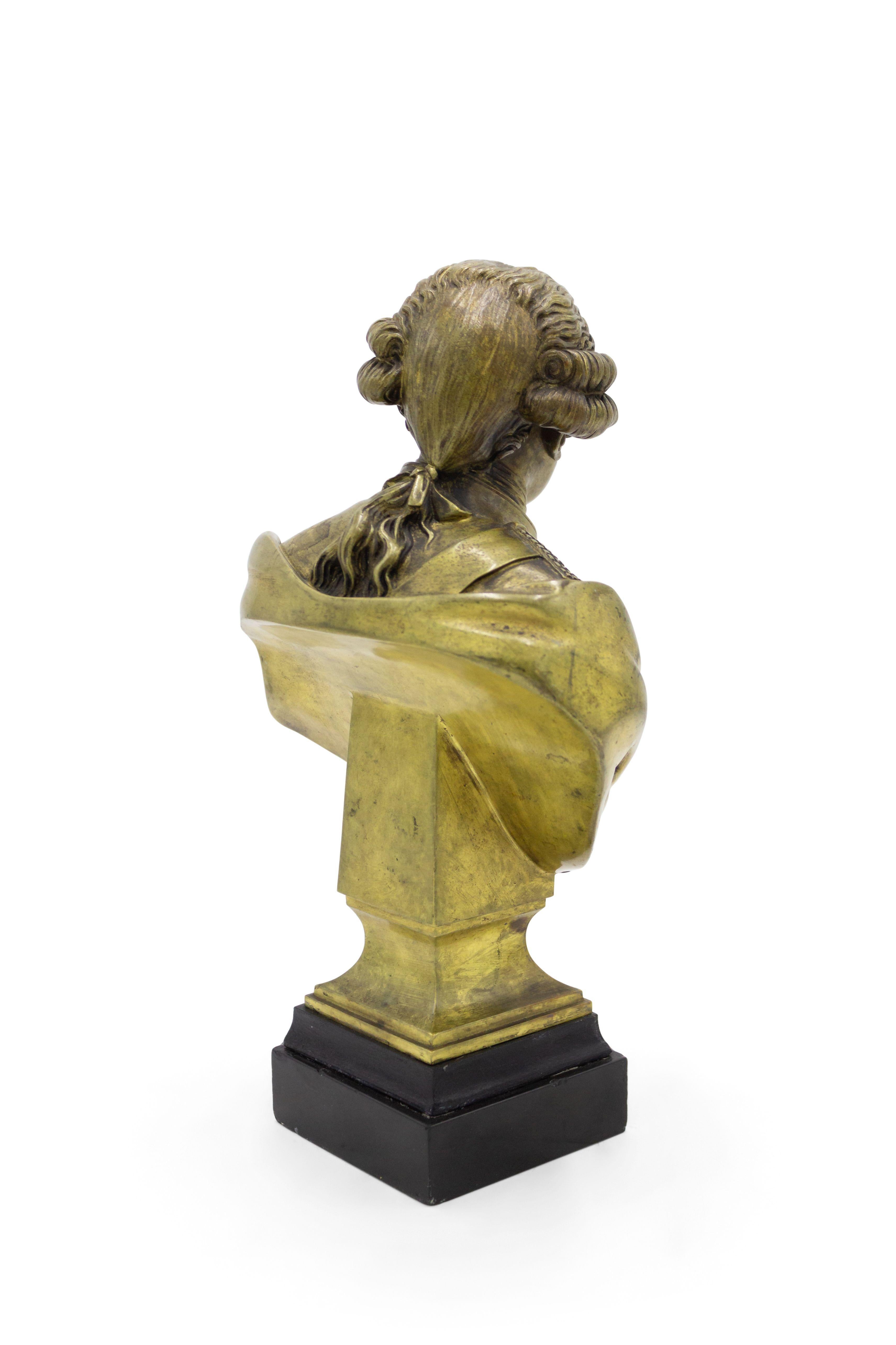 XIXe siècle Paire de bustes français en bronze représentant Louis XVI et Marie-Antoinette en vente