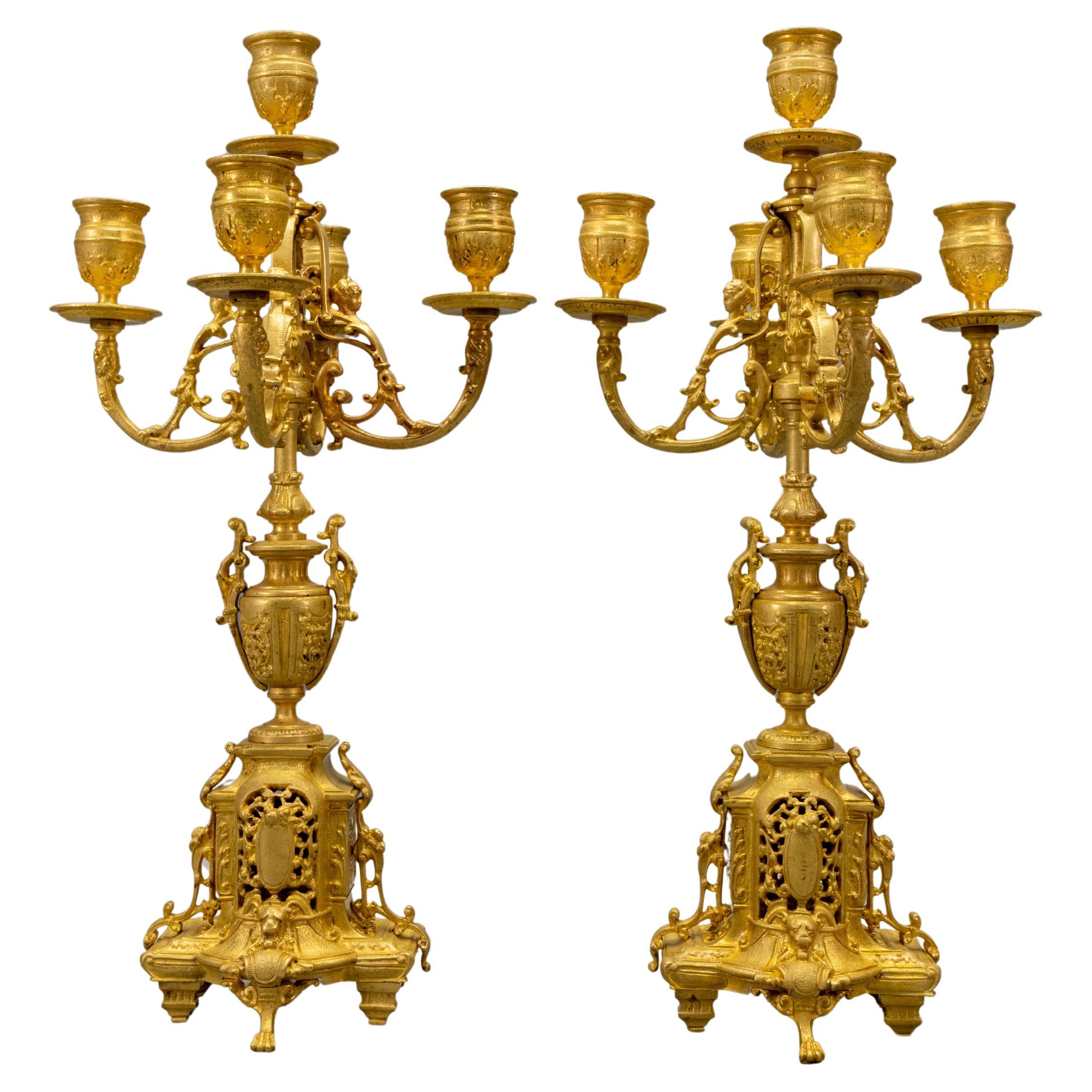 Coppia di candelabri francesi in bronzo, design neoclassico, 1920
