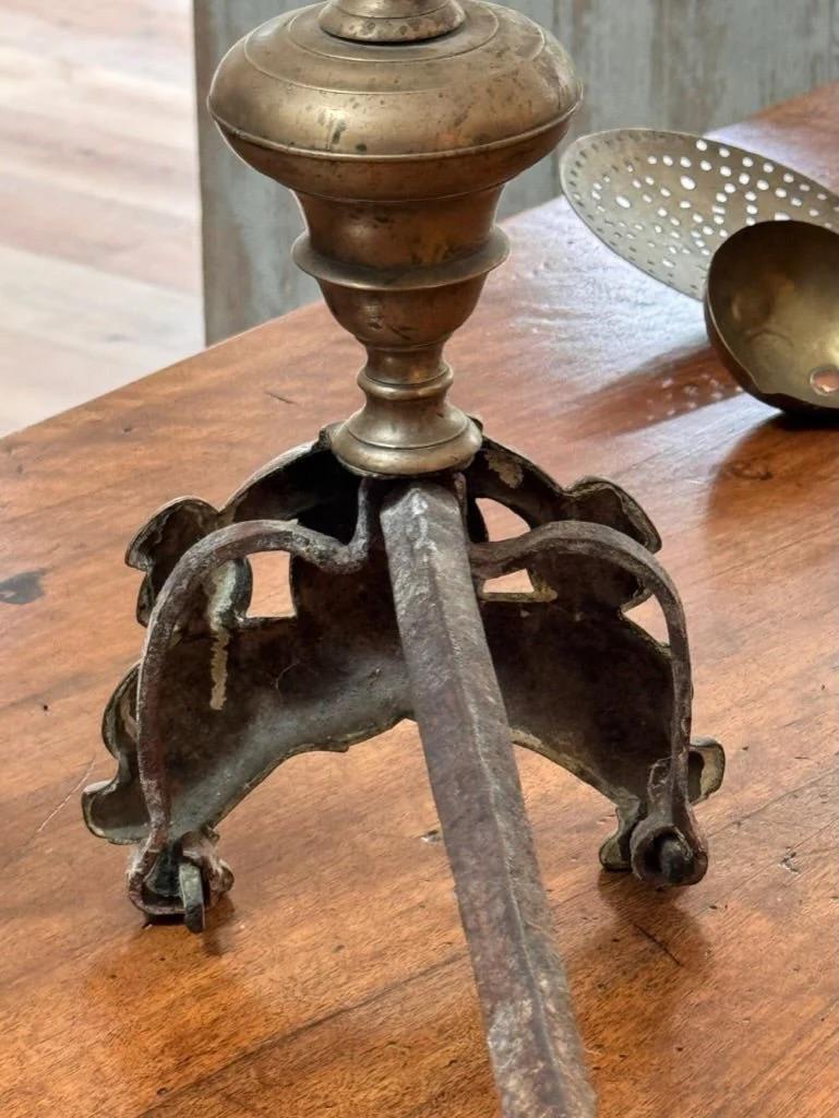 XVIIIe siècle Paire de chenets en bronze français 