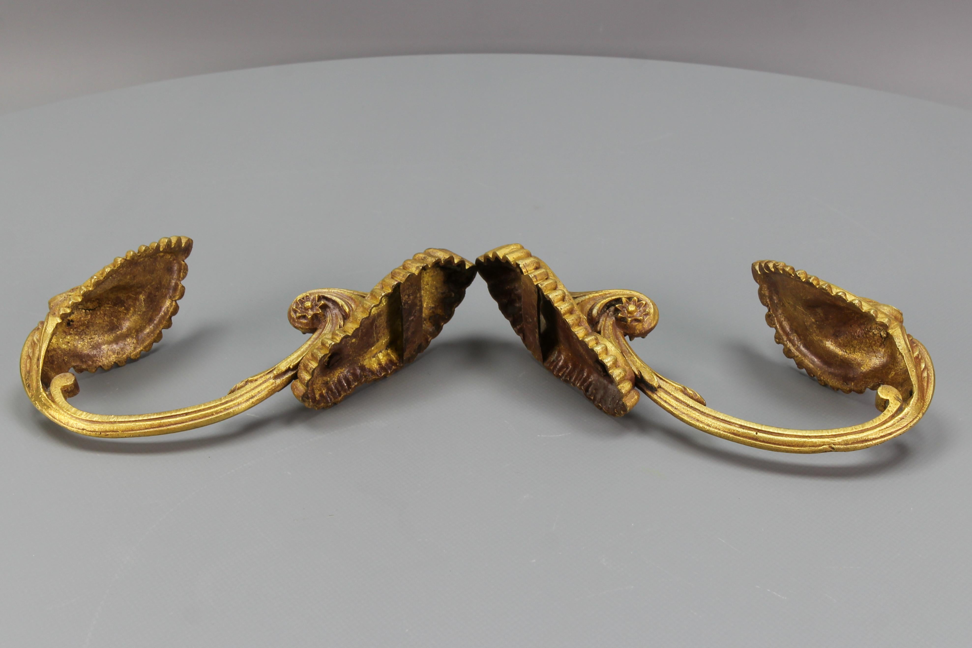 Pair of French Bronze Curtain Tiebacks or Curtain Holders, Early 20th Century For Sale 10