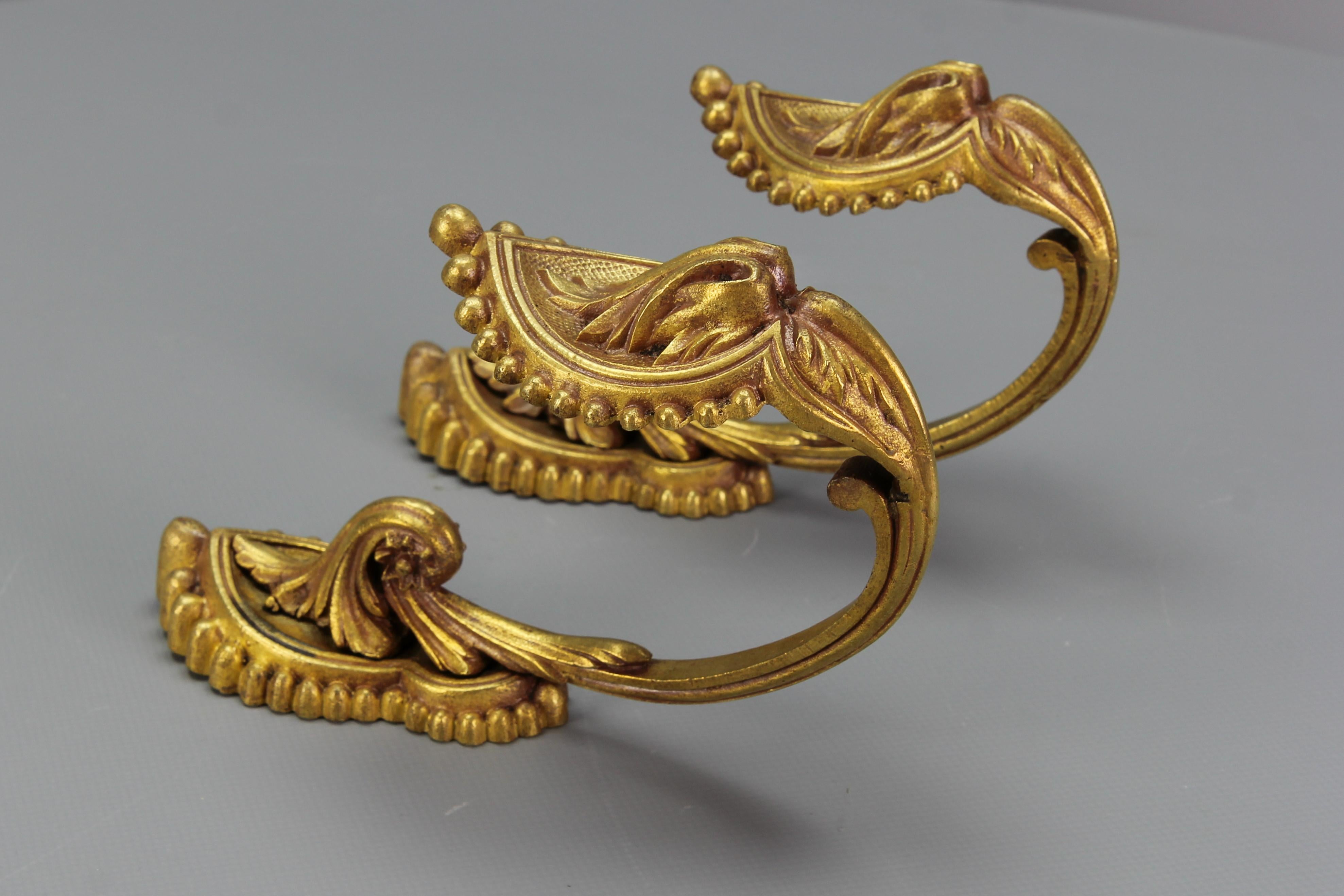 Pair of French Bronze Curtain Tiebacks or Curtain Holders, Early 20th Century For Sale 3