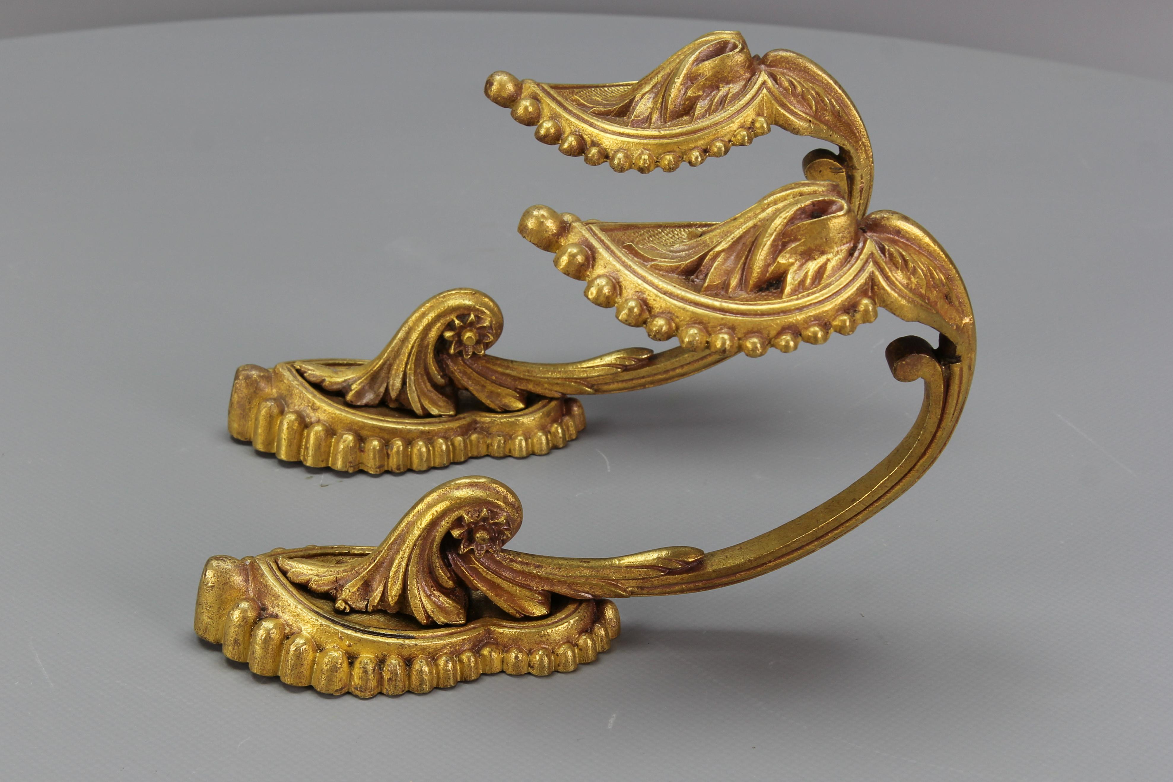 Pair of French Bronze Curtain Tiebacks or Curtain Holders, Early 20th Century For Sale 4