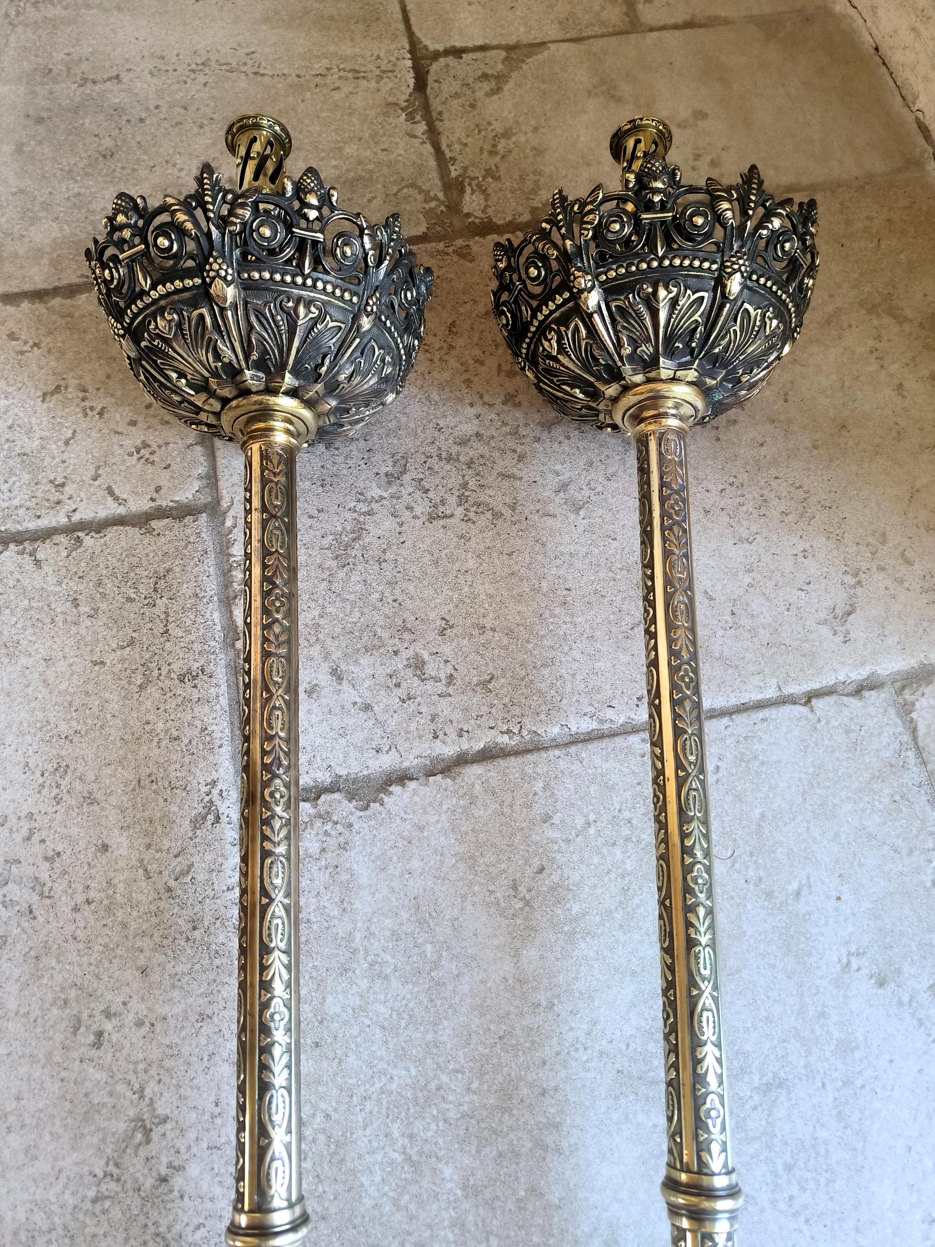Pareja de antorchas procesionales eclesiásticas francesas de bronce Circa principios del siglo XX en venta 2