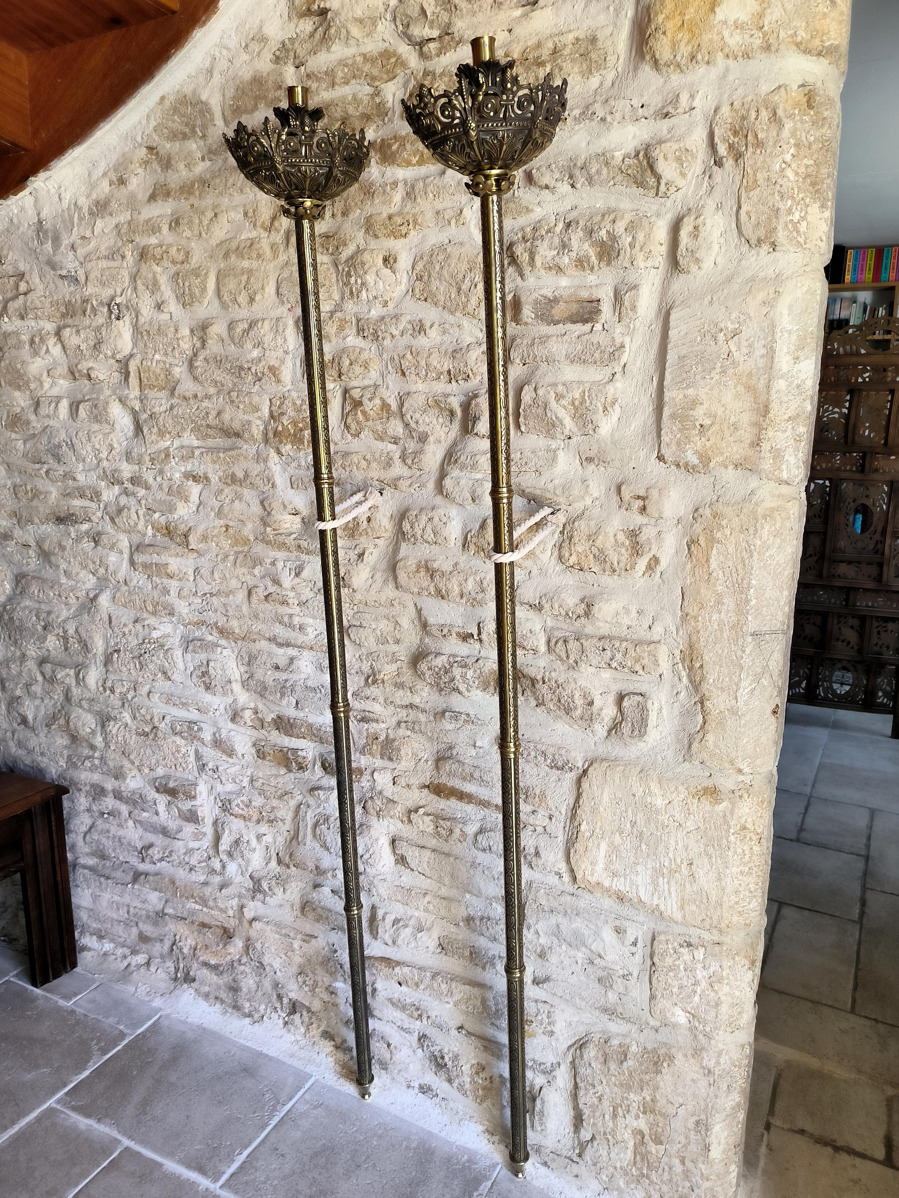 Pareja de antorchas procesionales eclesiásticas francesas de bronce Circa principios del siglo XX en venta 2