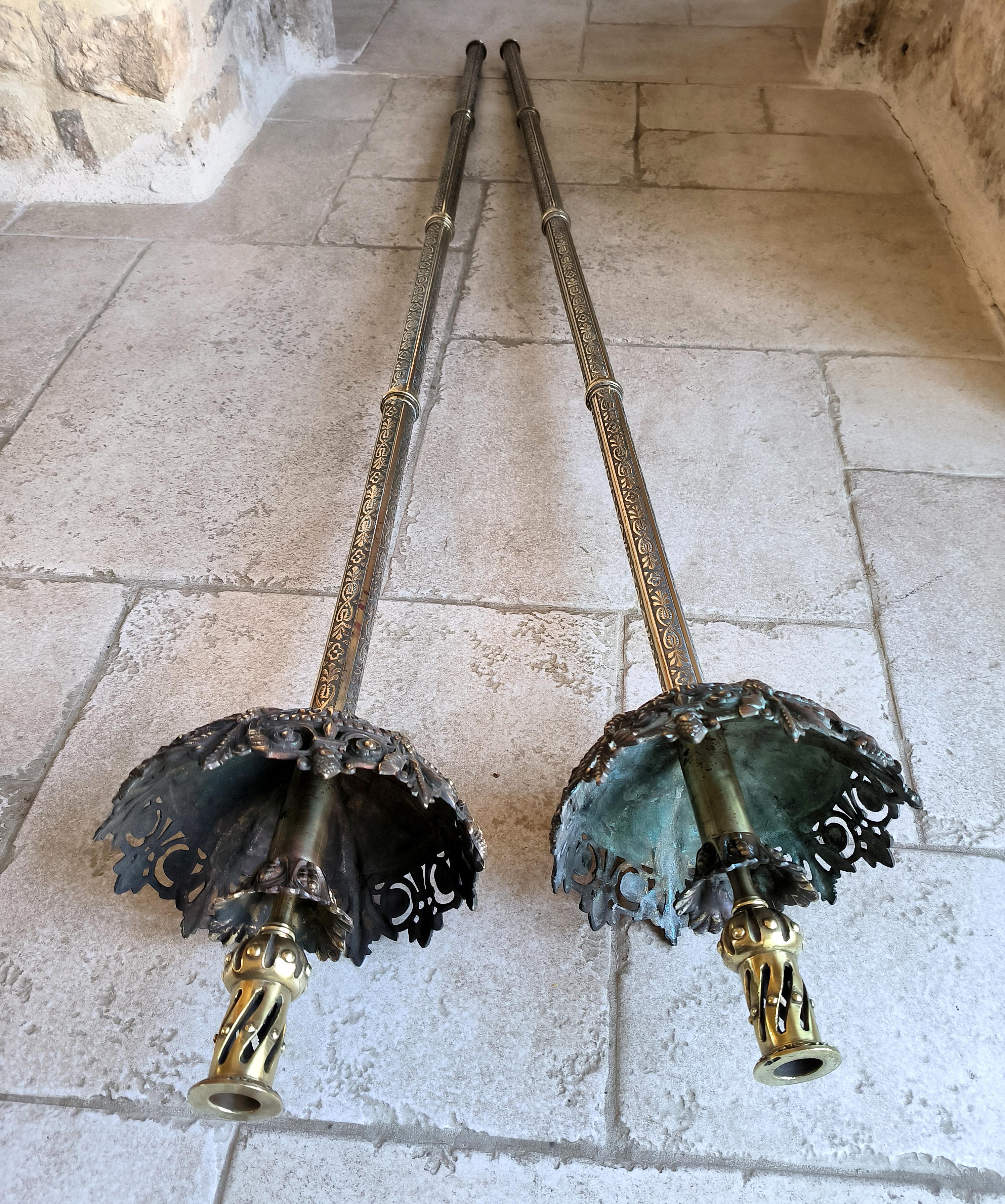 Pareja de antorchas procesionales eclesiásticas francesas de bronce Circa principios del siglo XX en venta 6