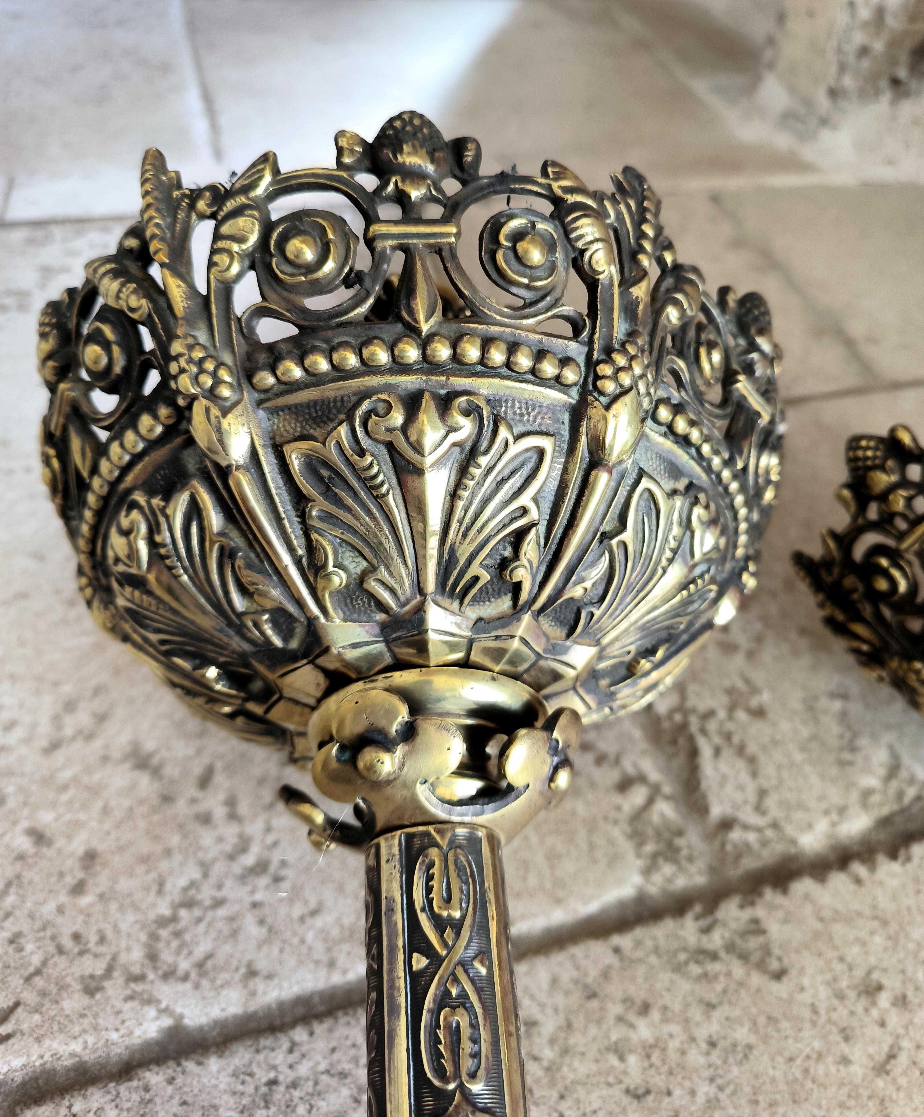 Pareja de antorchas procesionales eclesiásticas francesas de bronce Circa principios del siglo XX Bronceado en venta