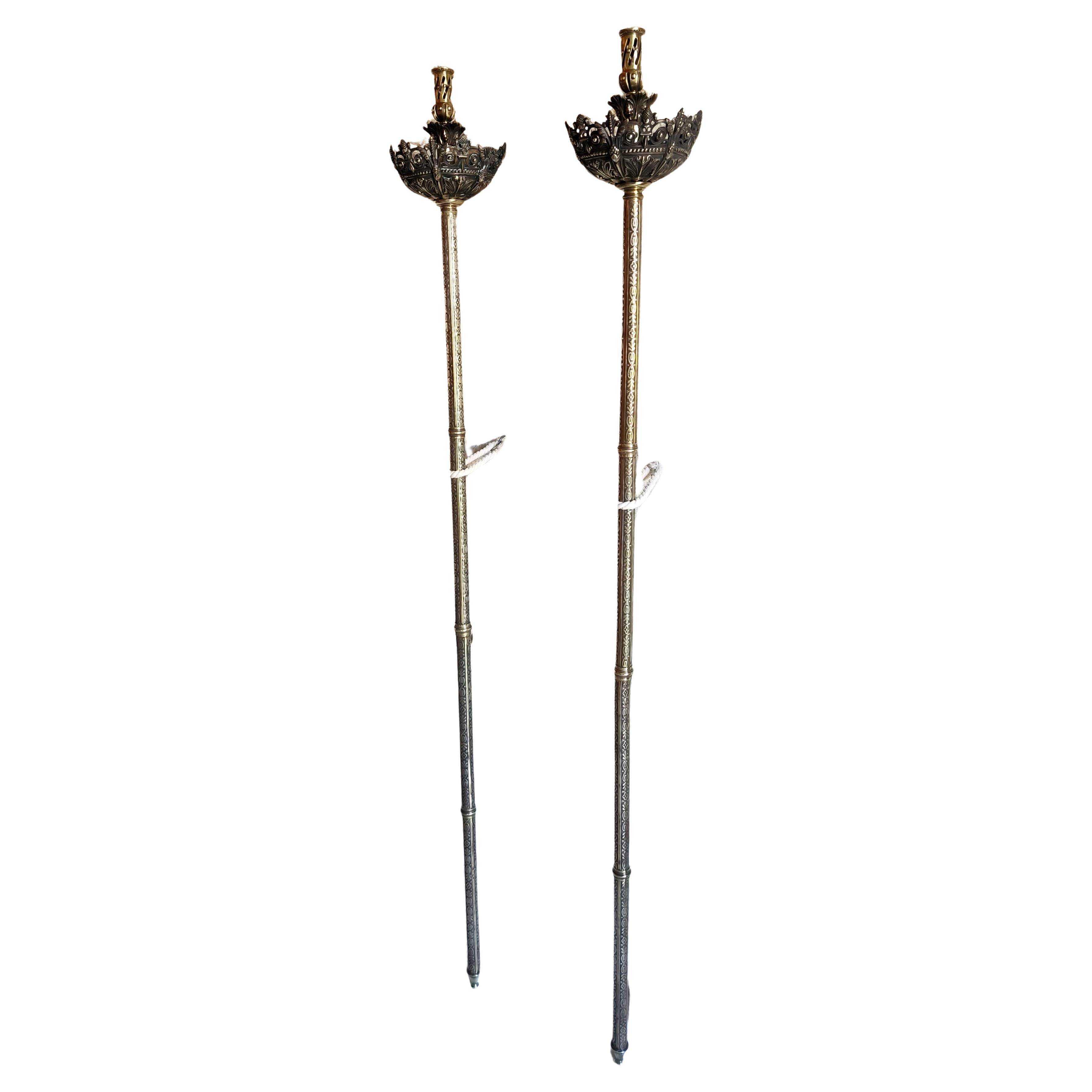 Pareja de antorchas procesionales eclesiásticas francesas de bronce Circa principios del siglo XX en venta