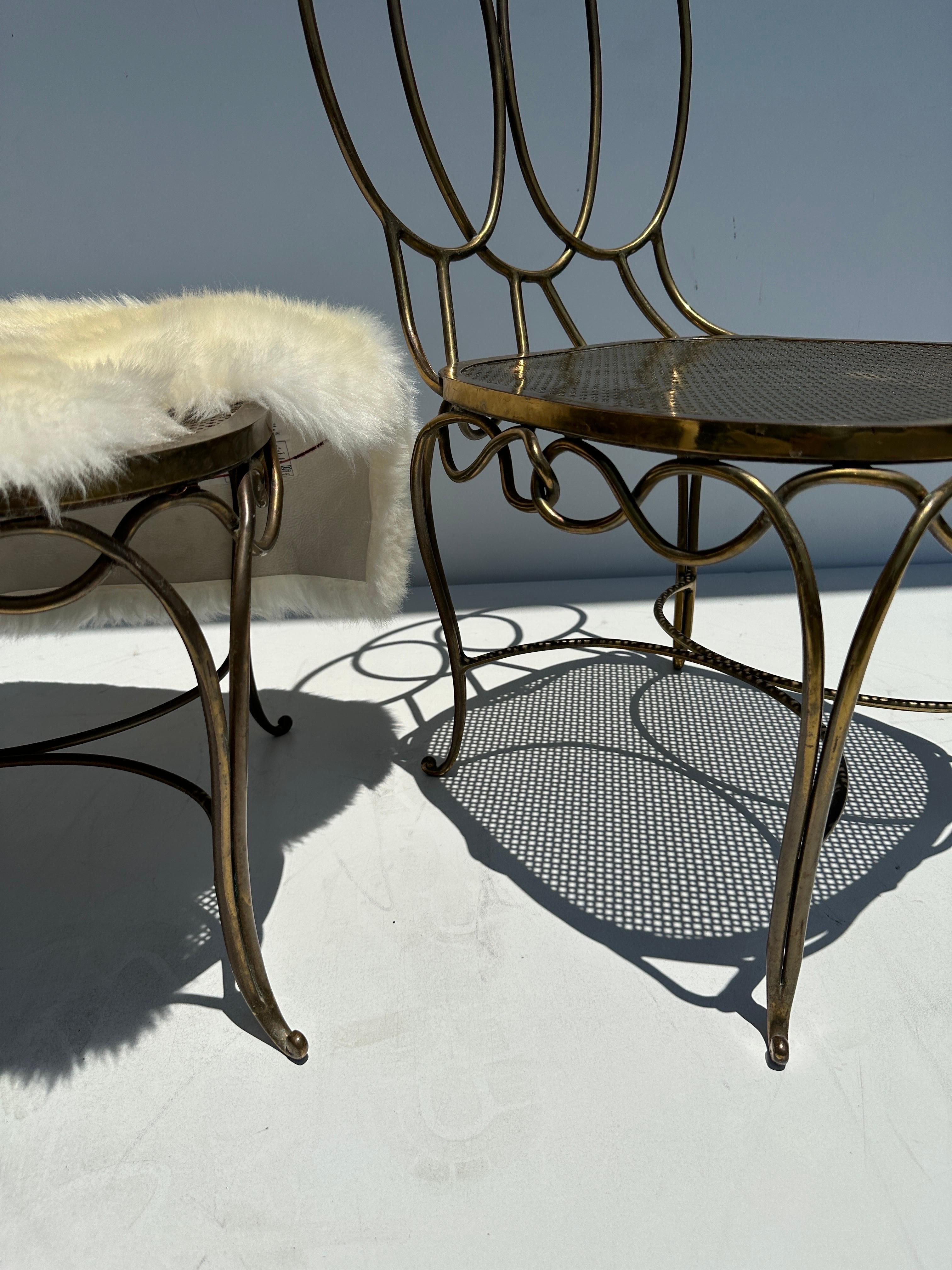 Paire de chaises basses de salon françaises en bronze en vente 4