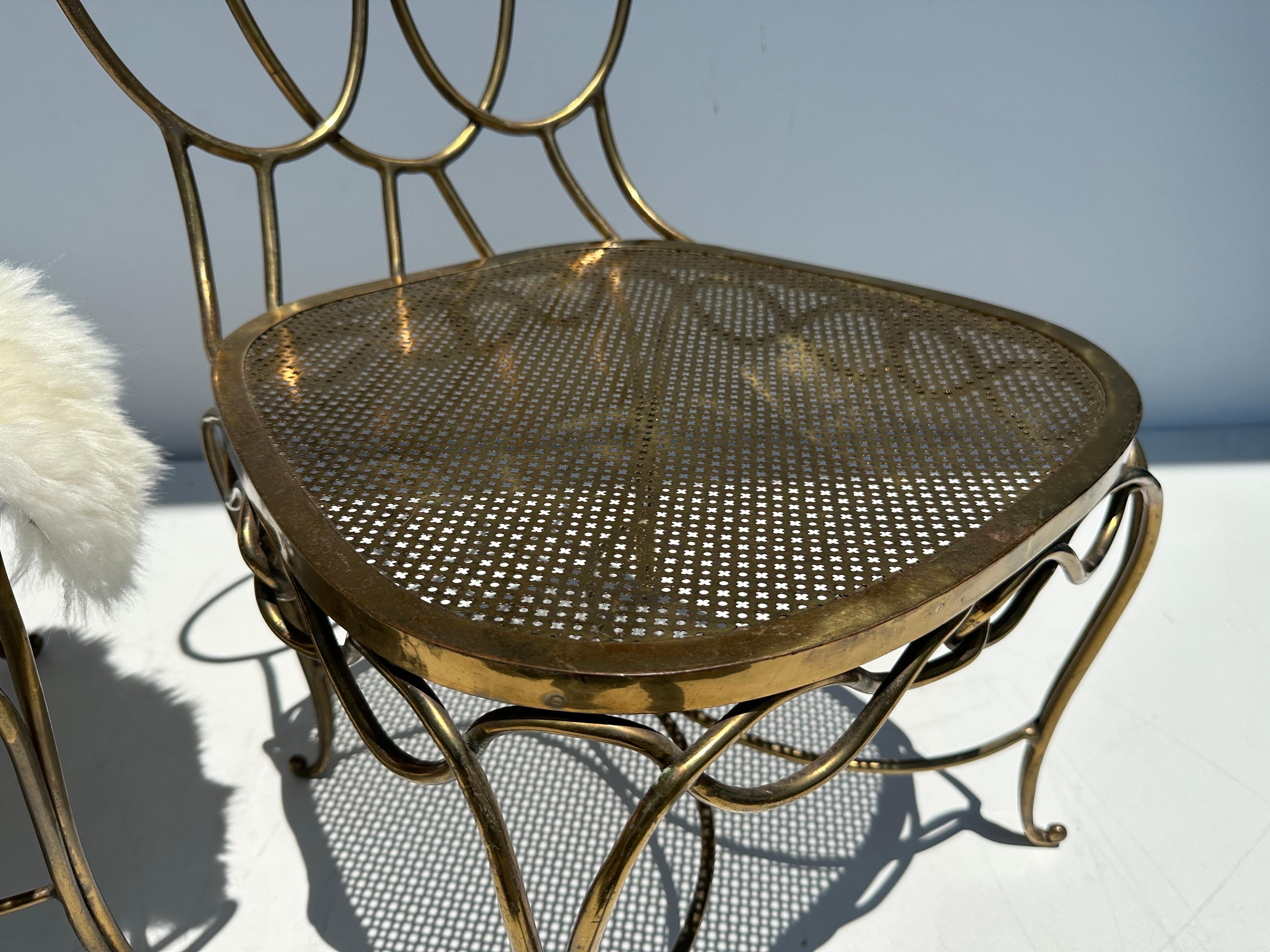 Paire de chaises basses de salon françaises en bronze en vente 6